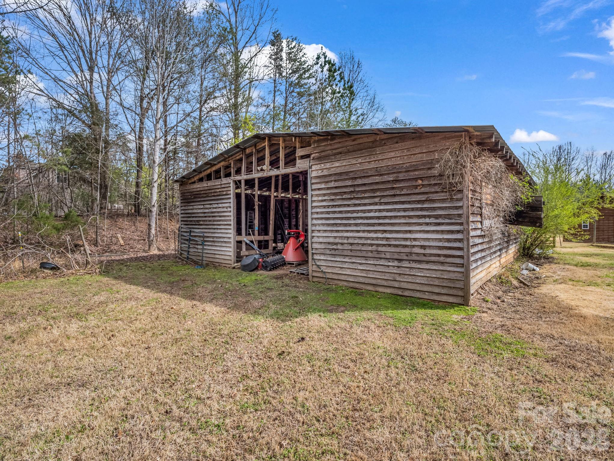 main property photo 7