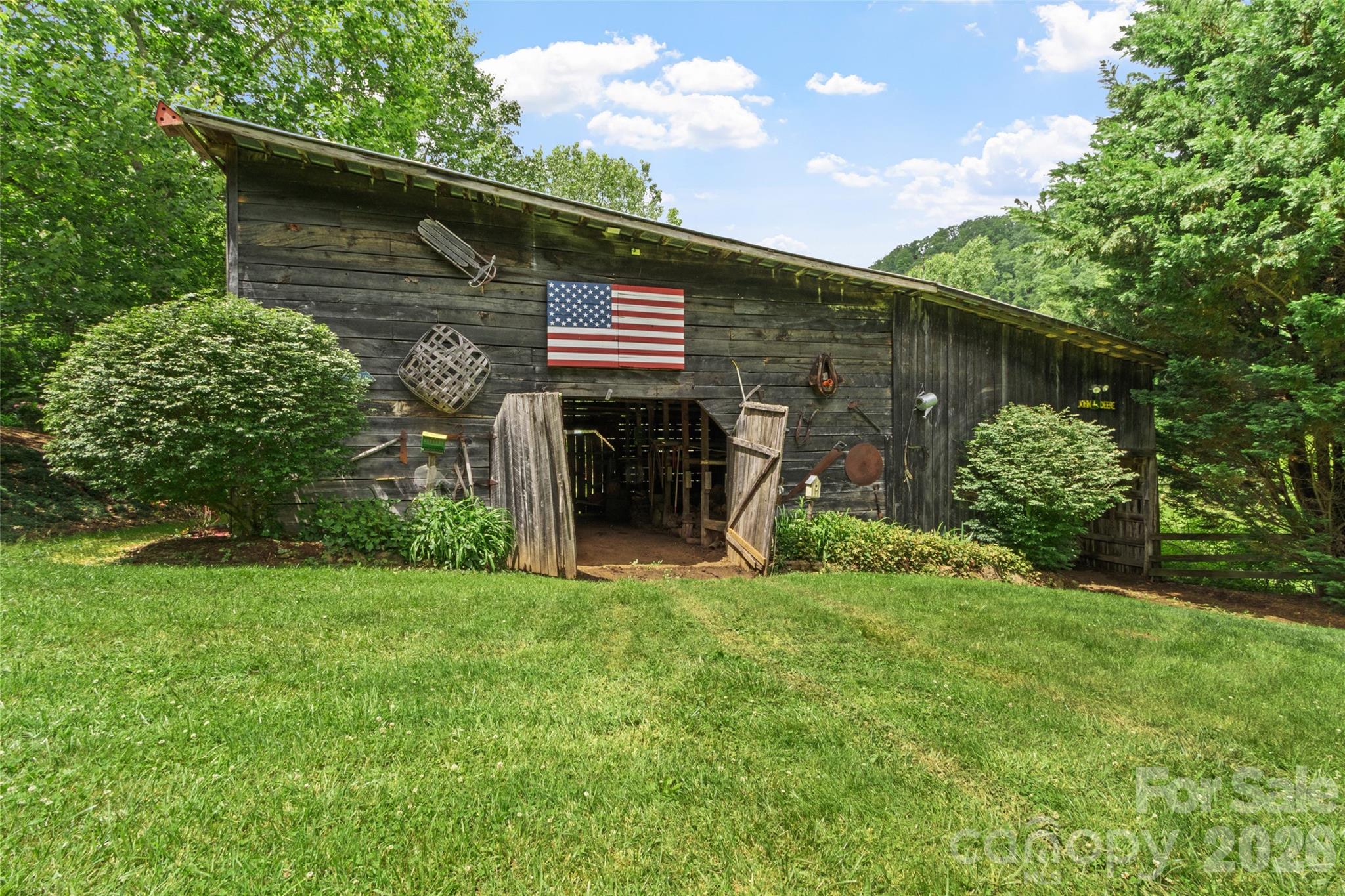 main property photo 4