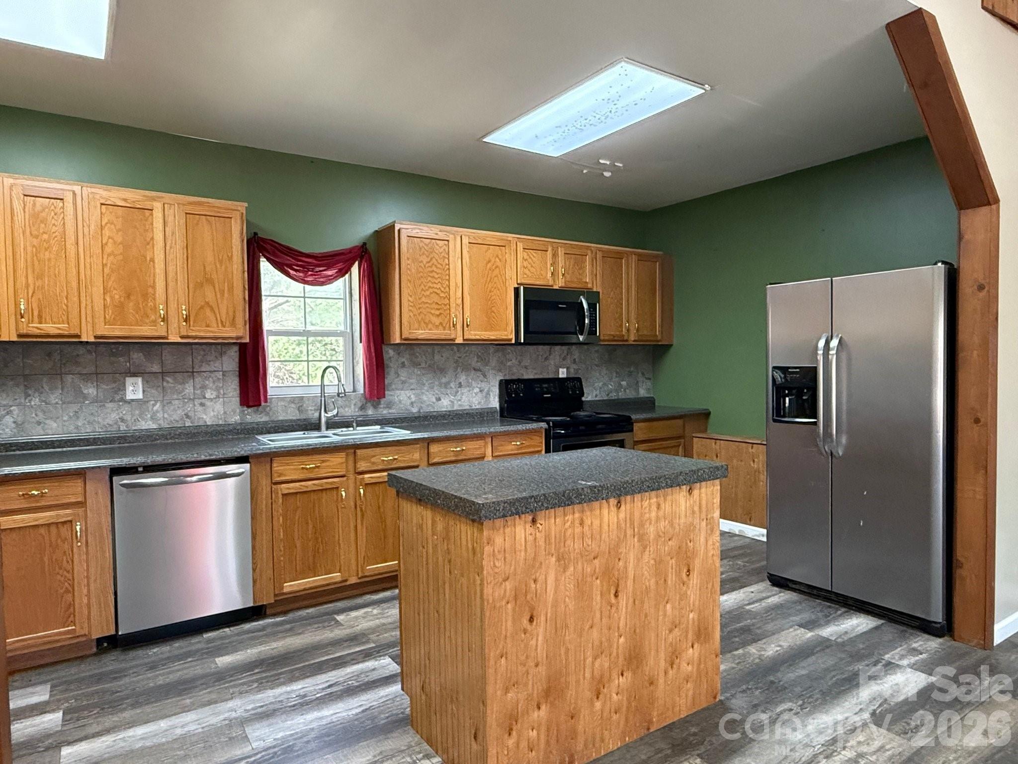 main property photo 11