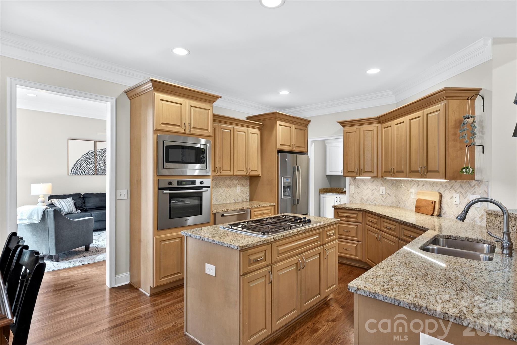 main property photo 12