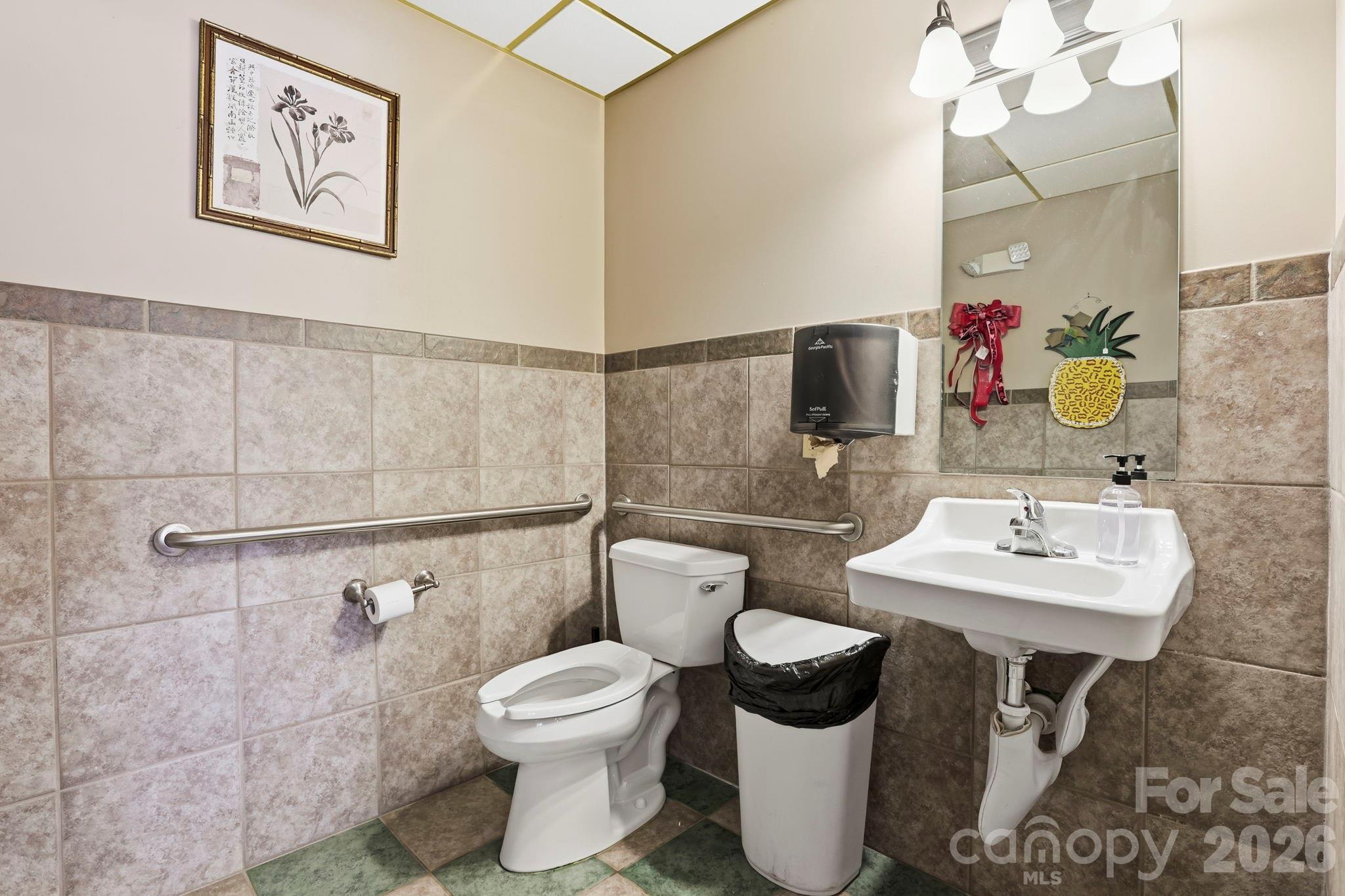 main property photo 13