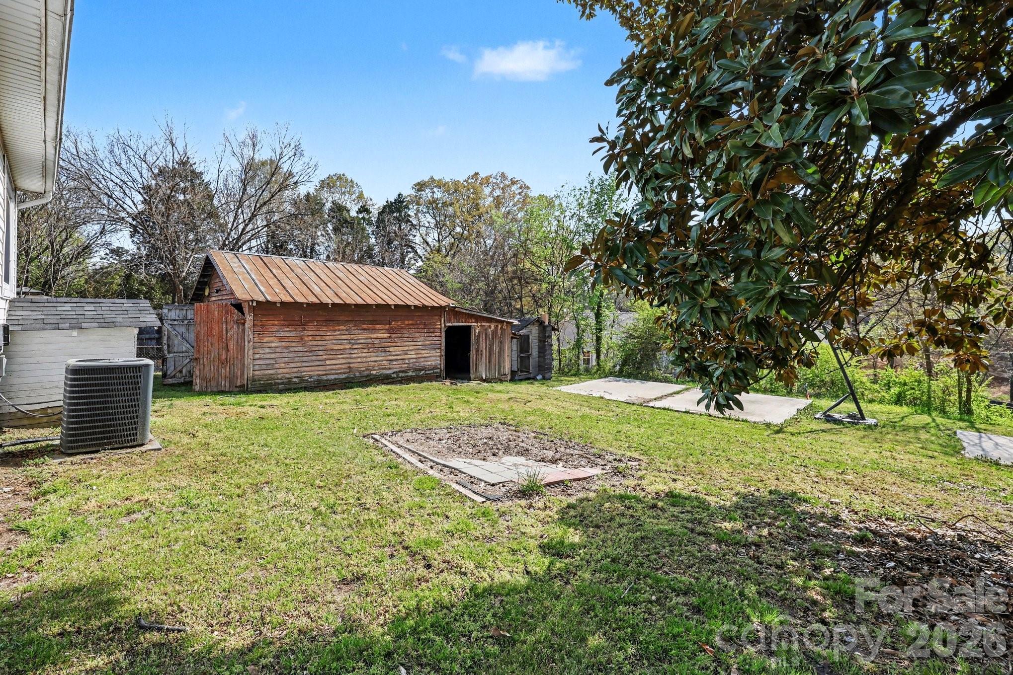 main property photo 13