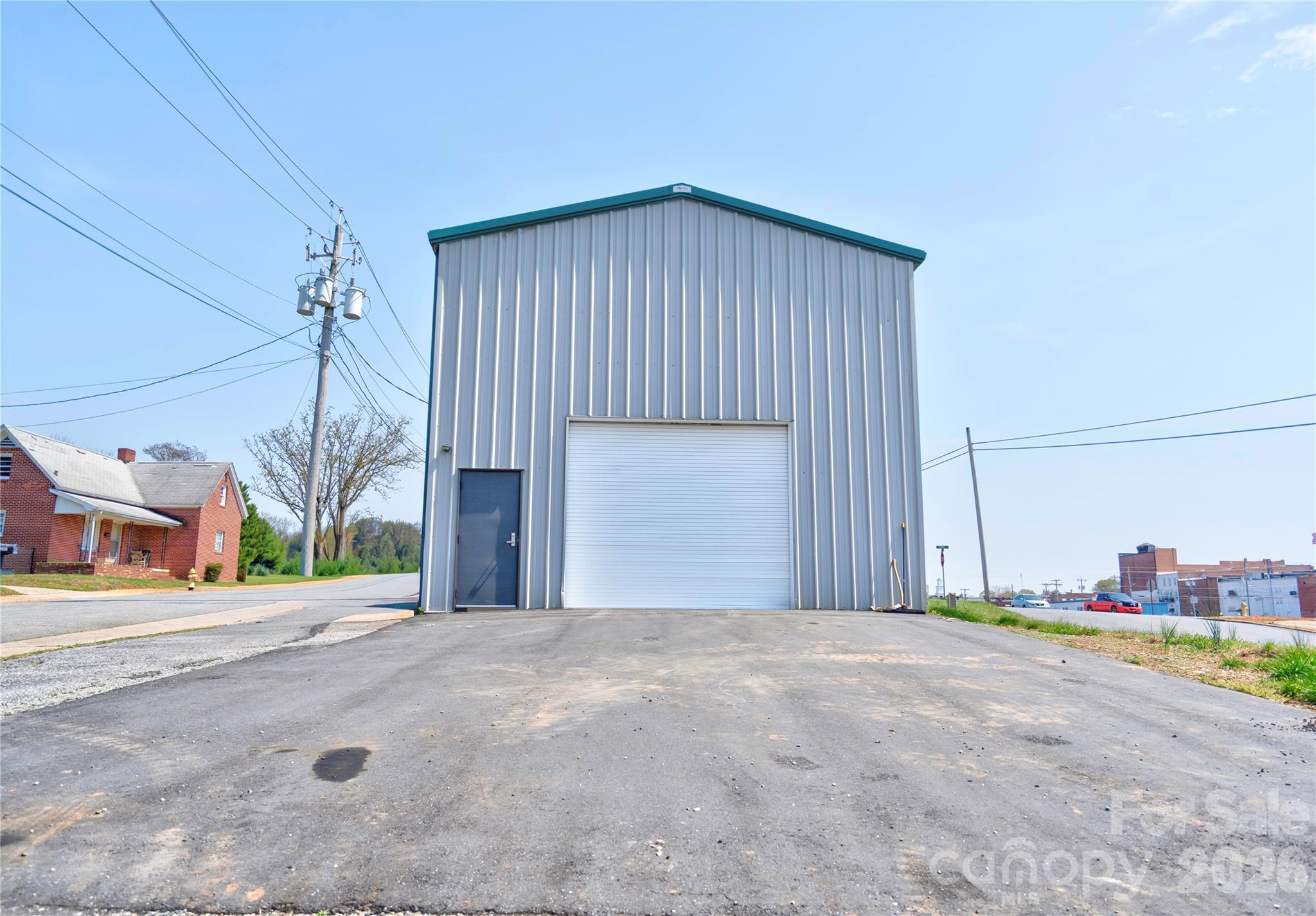 main property photo 28