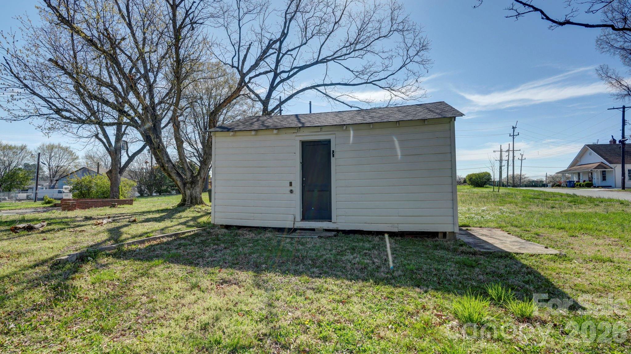 main property photo 17