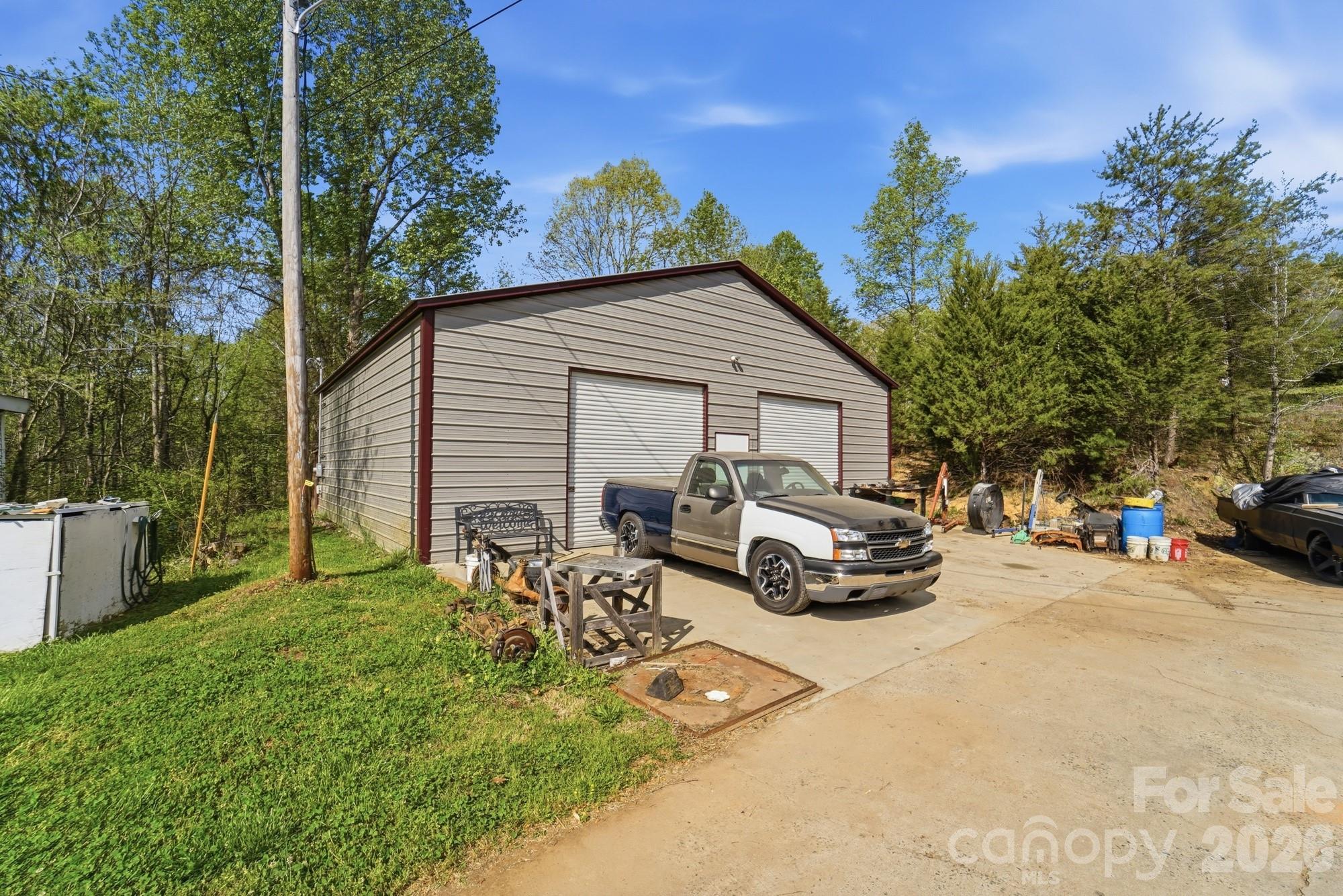 main property photo 30