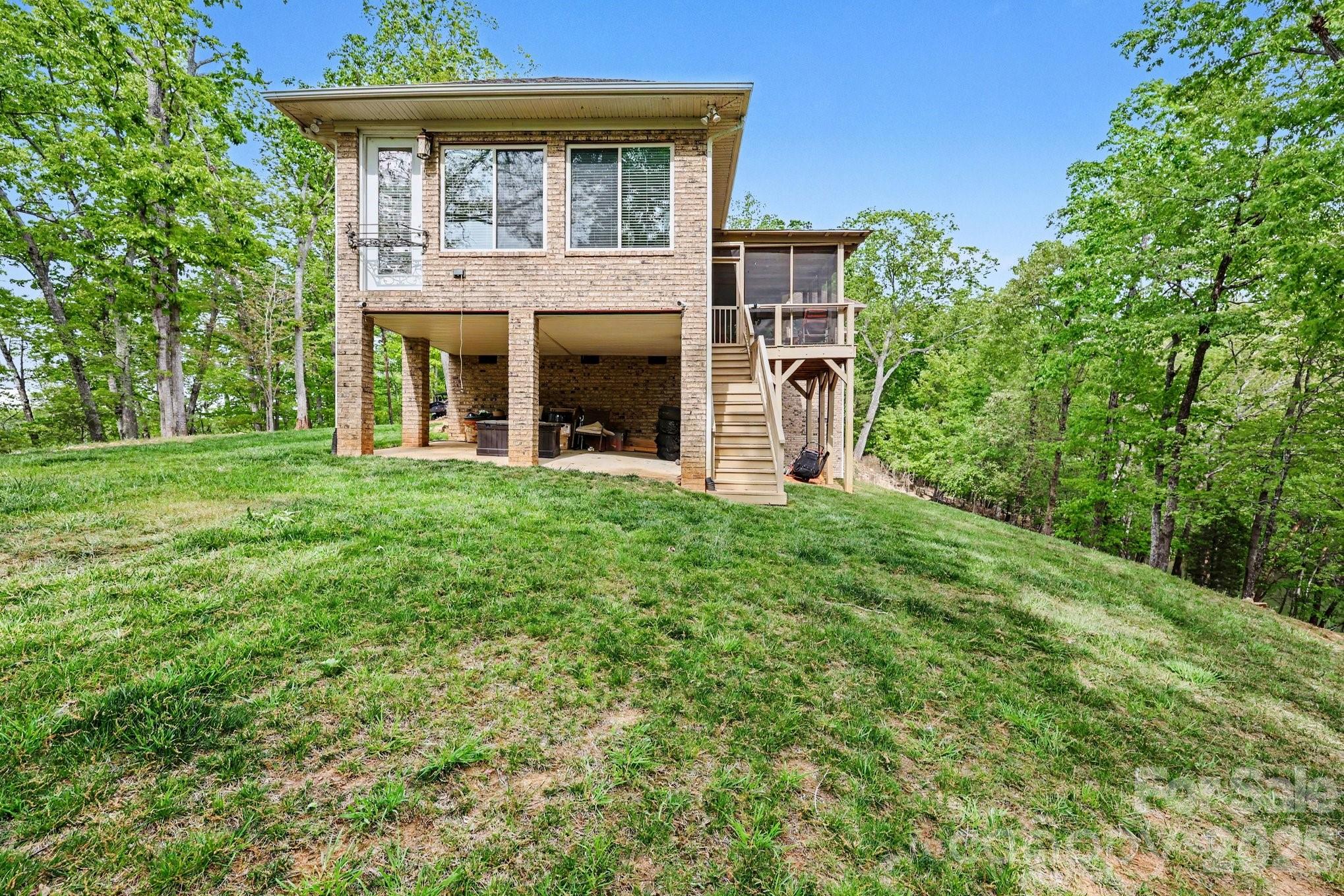main property photo 32