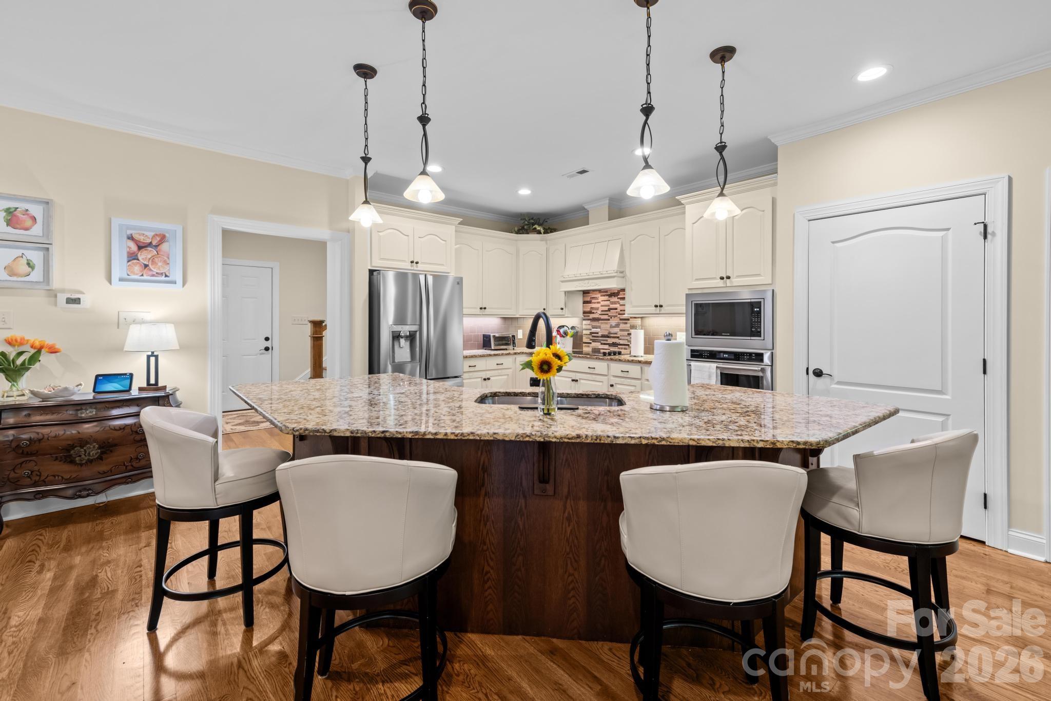 main property photo 9