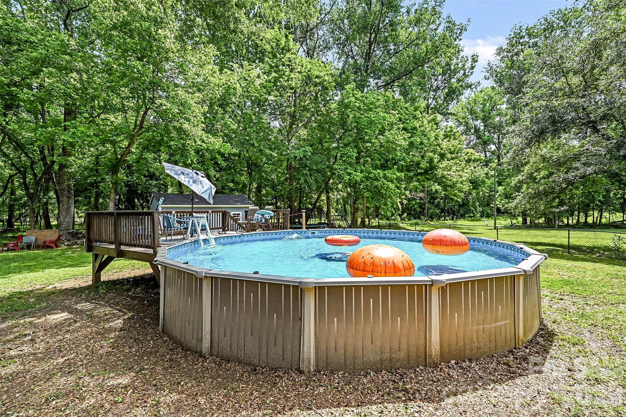 main property photo 33