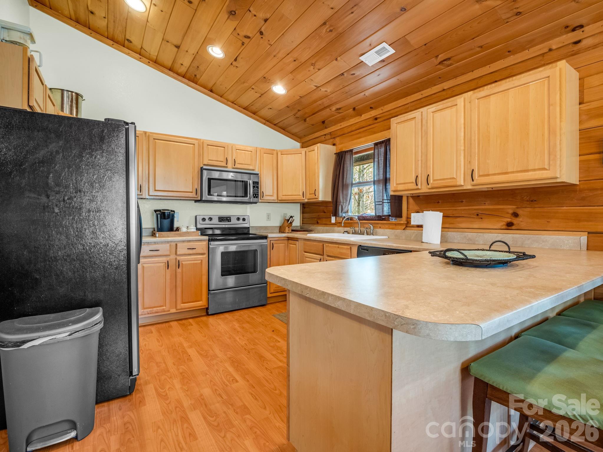 main property photo 16