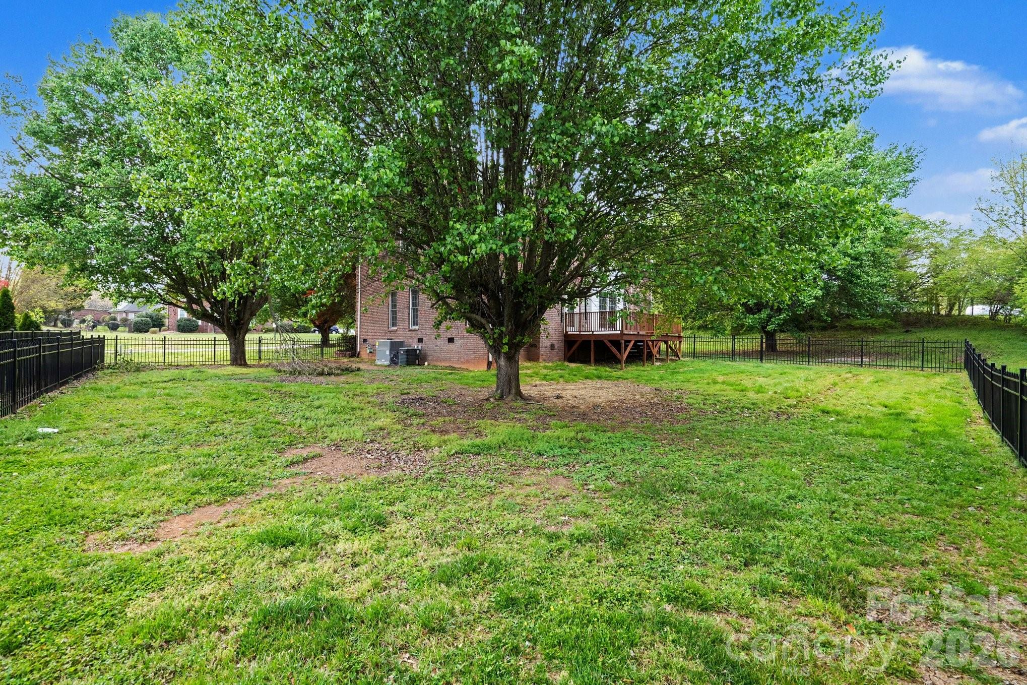 main property photo 40