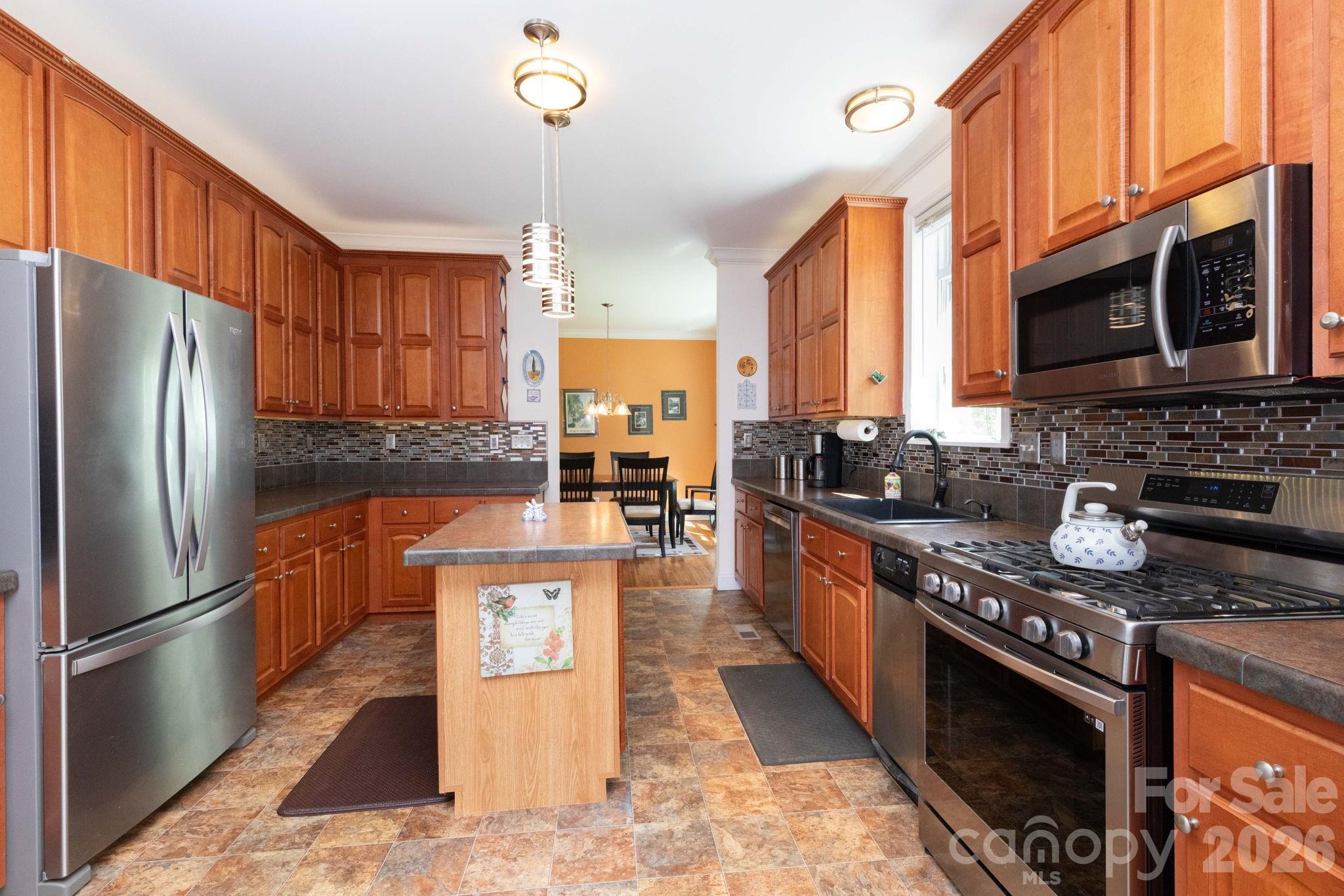 main property photo 8