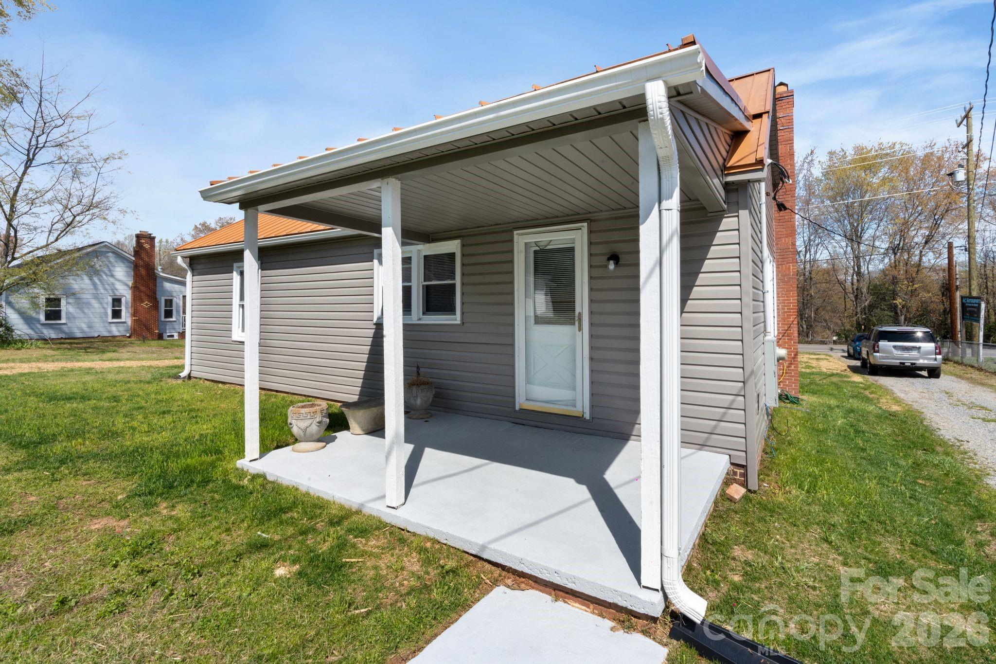 main property photo 30