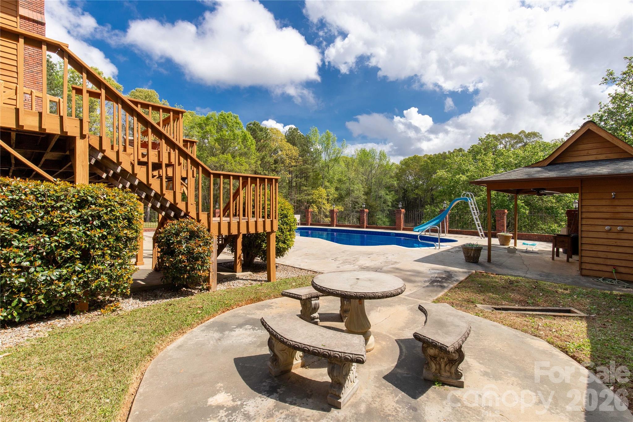 main property photo 40