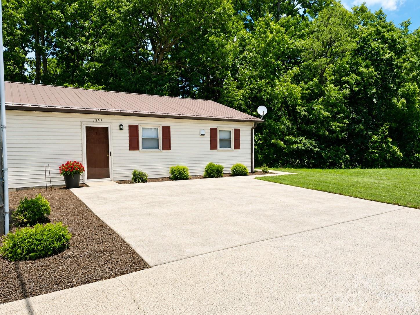 main property photo 35