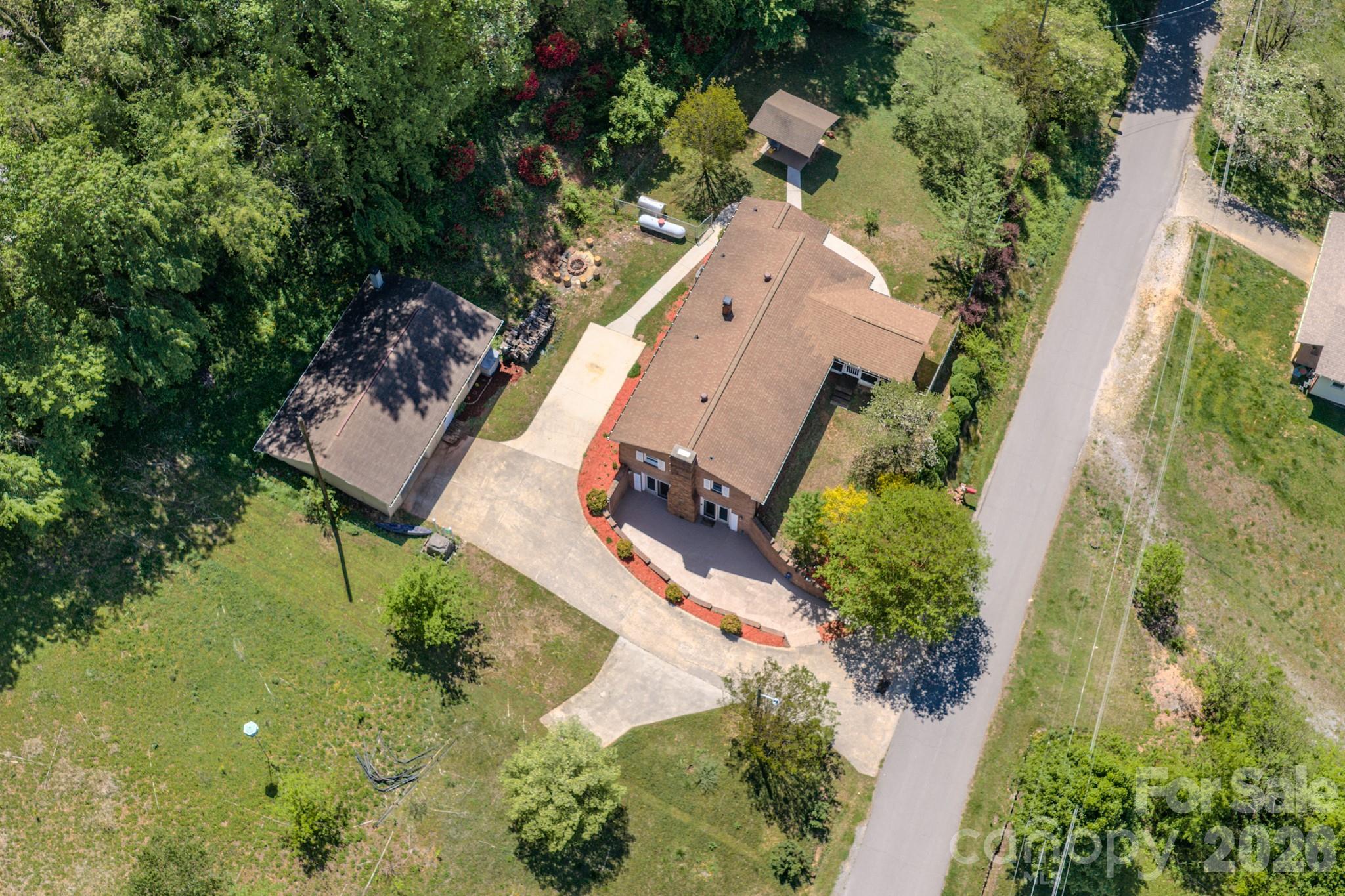 main property photo 9