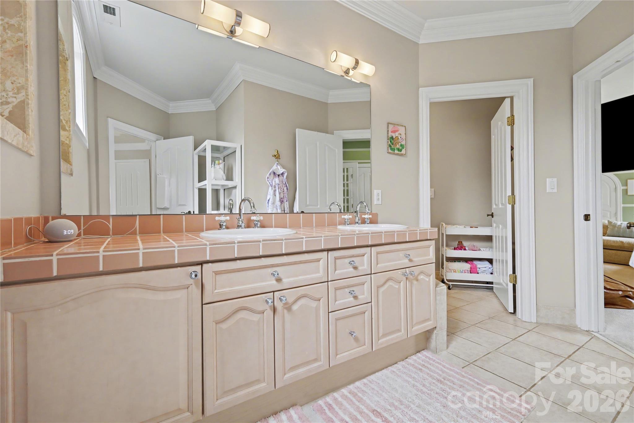 property viewer photo 24