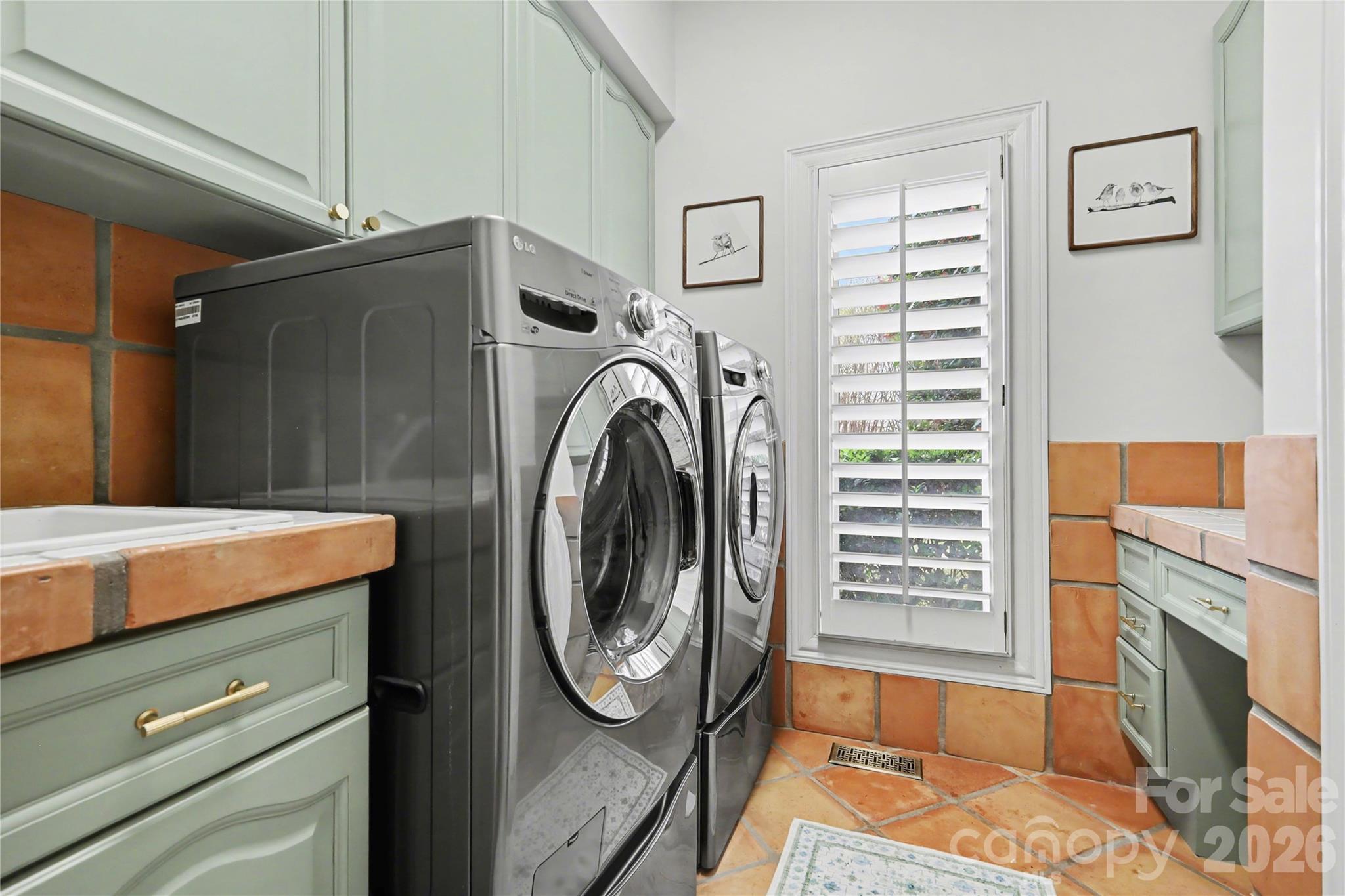 property viewer photo 35