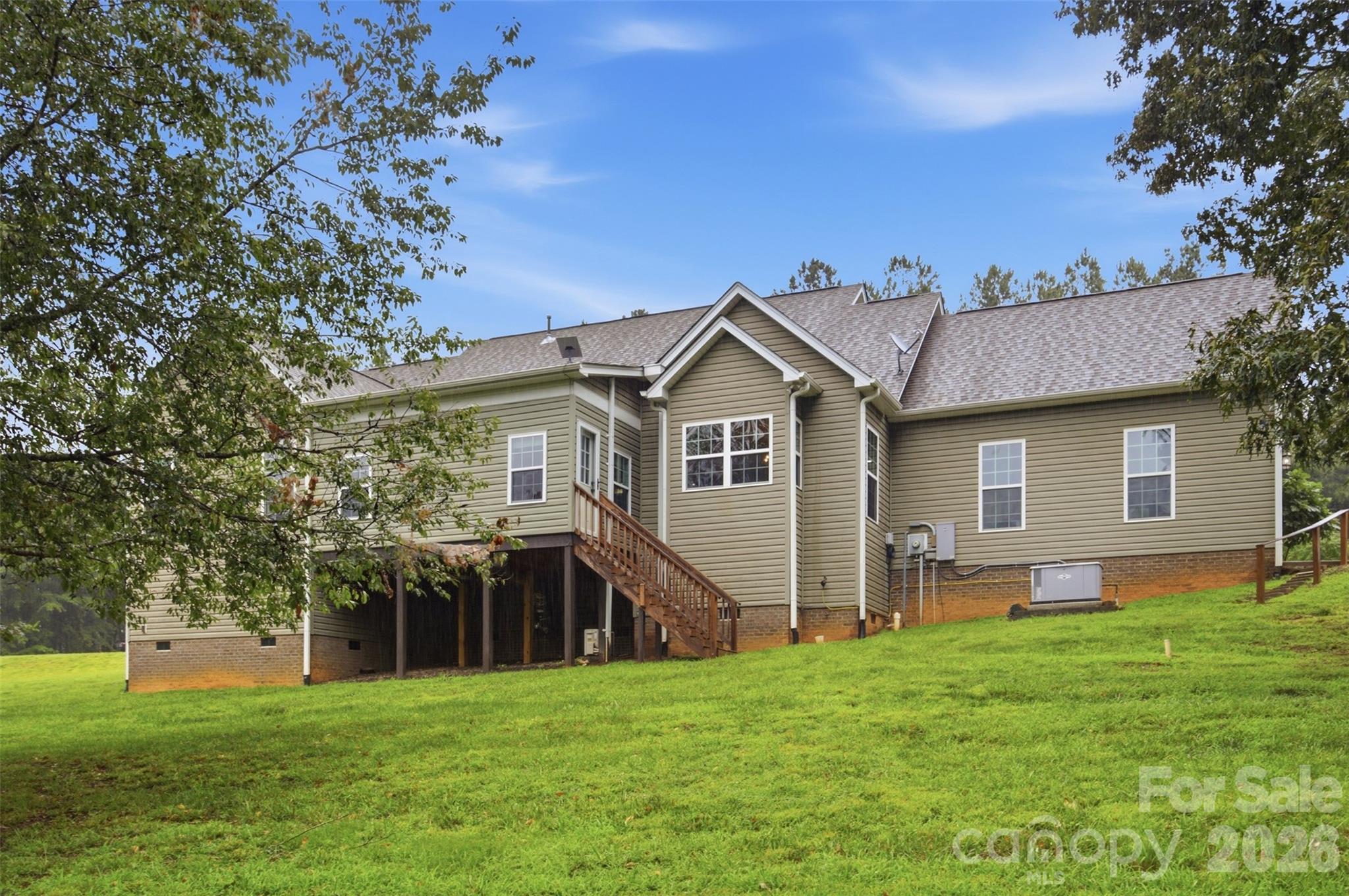 main property photo 28