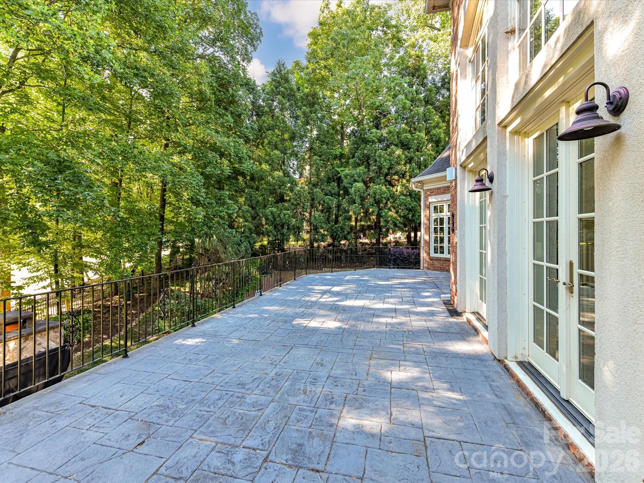 main property photo 13