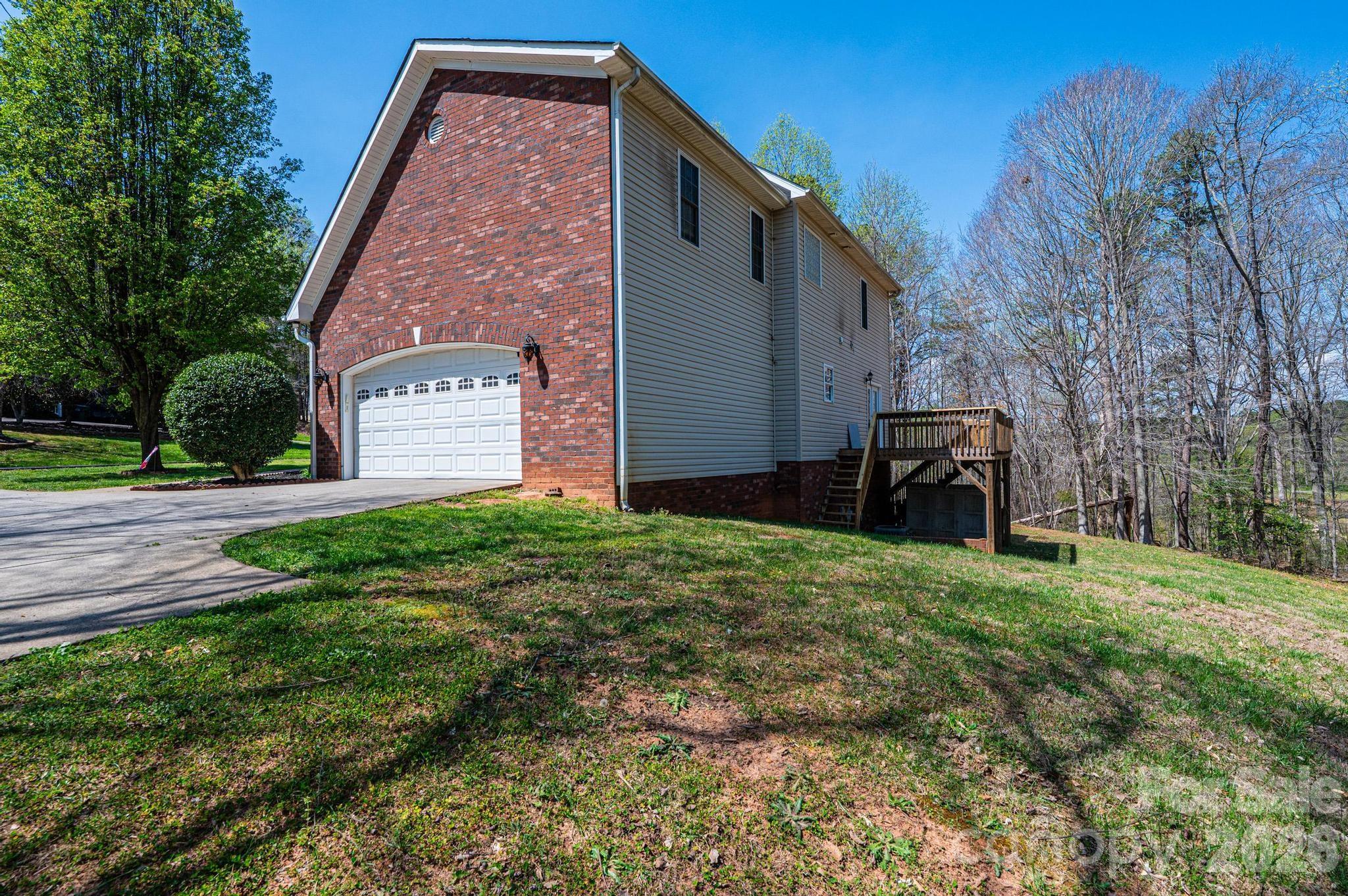 main property photo 7