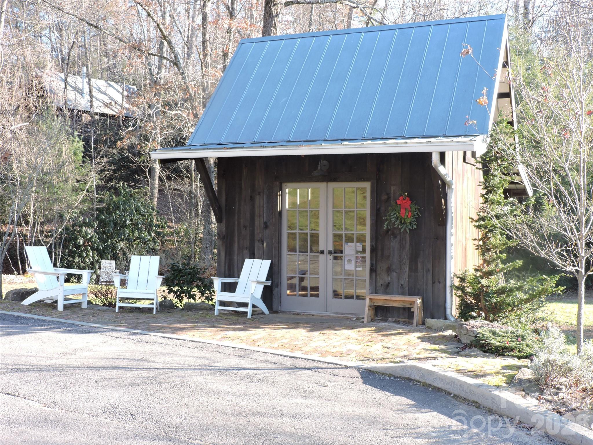 main property photo 17
