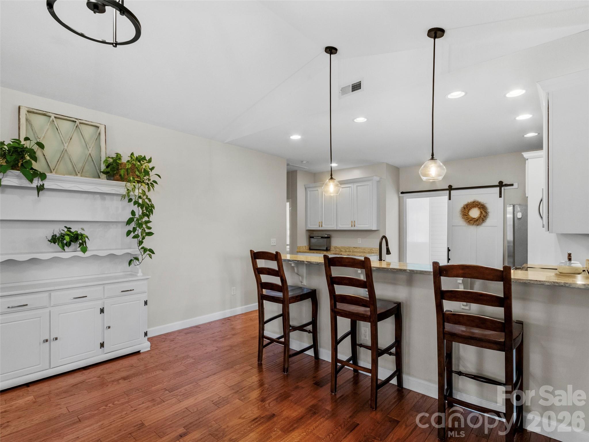 property viewer photo 20