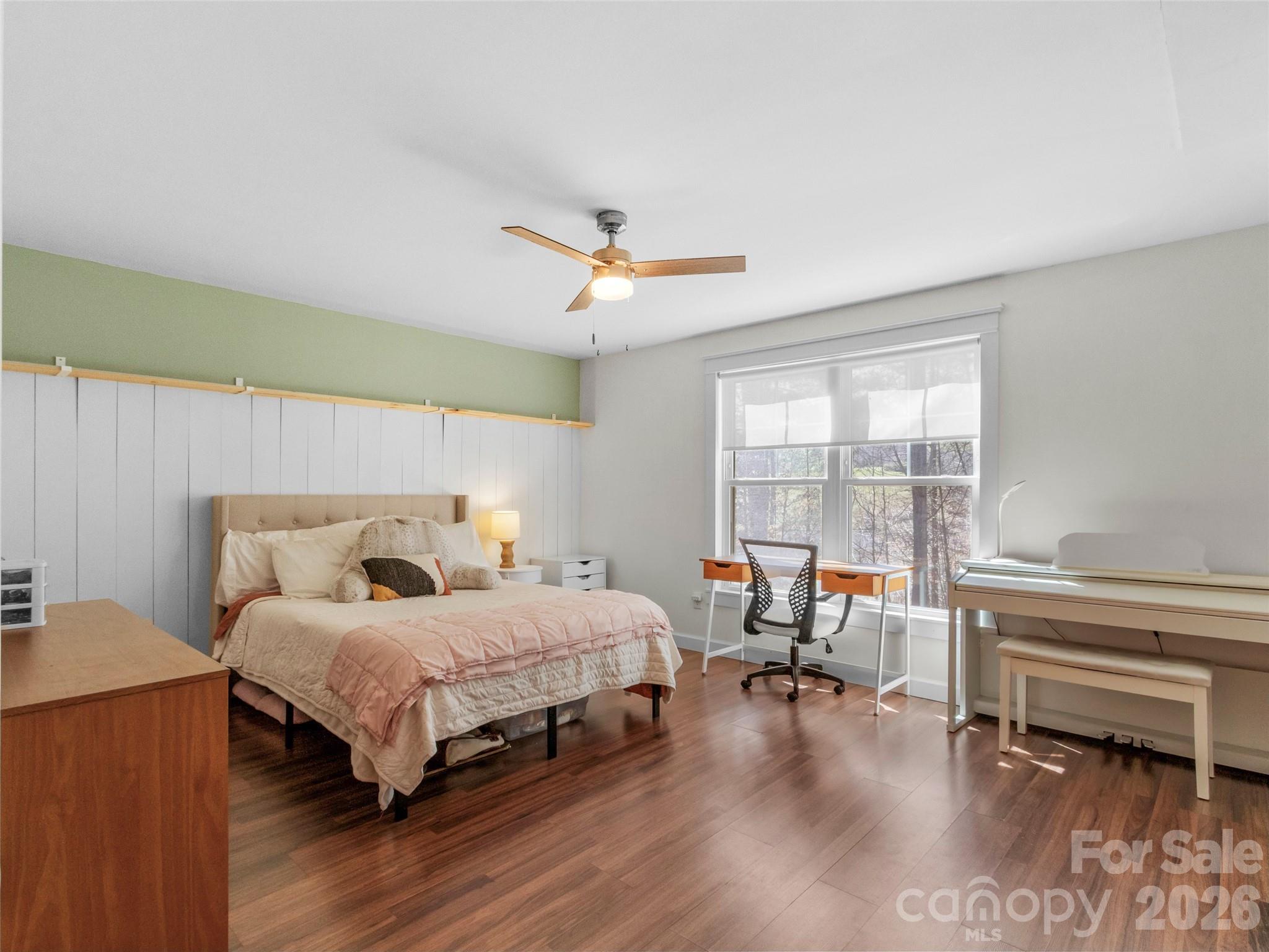 property viewer photo 45