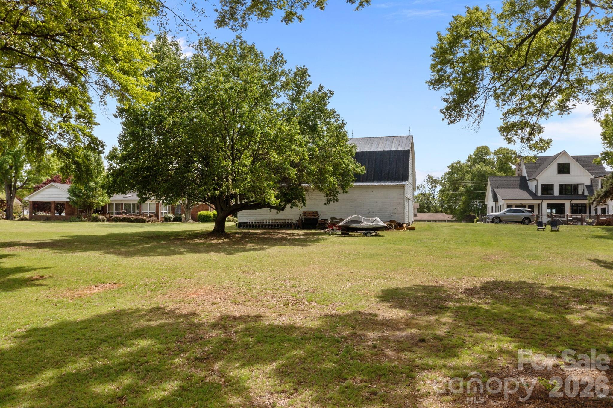 main property photo 16