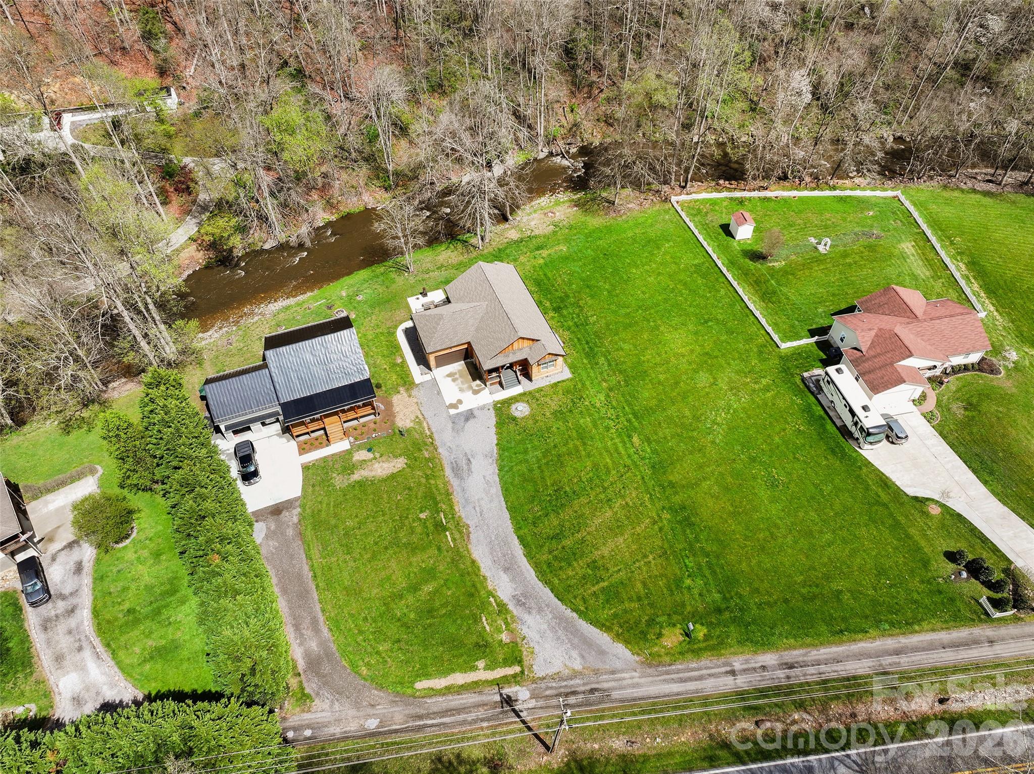main property photo 28