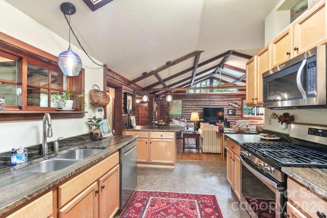 main property photo 18