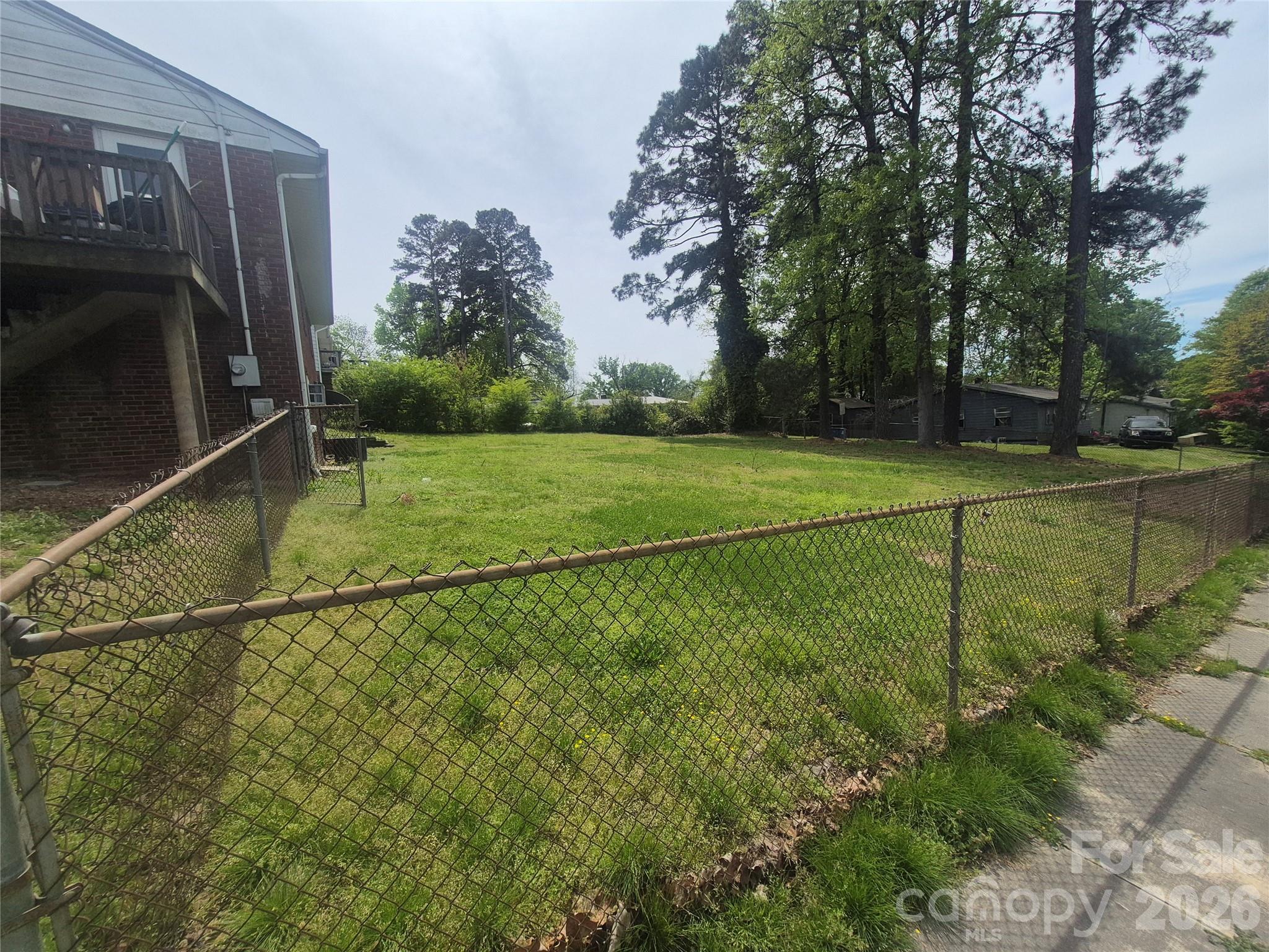 main property photo 28