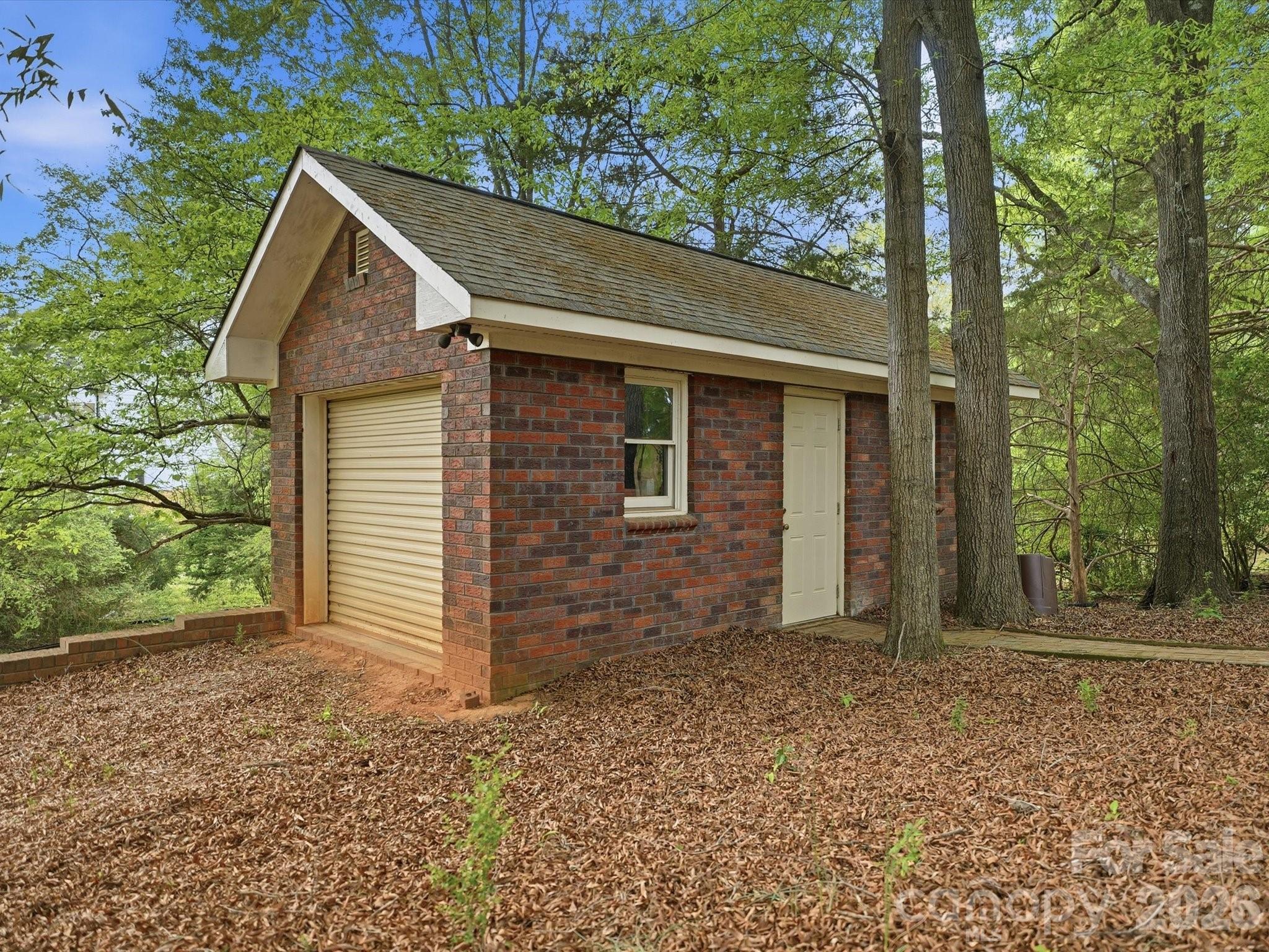 main property photo 39