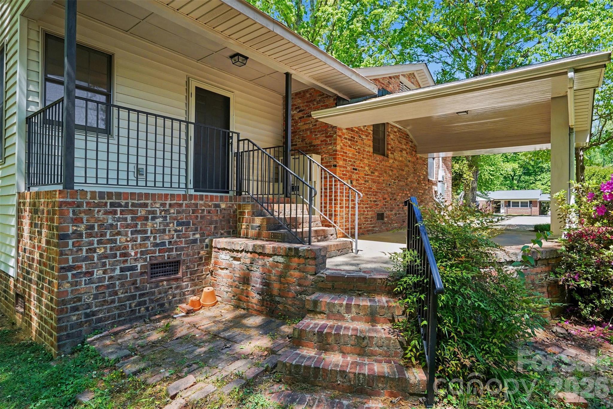 main property photo 32