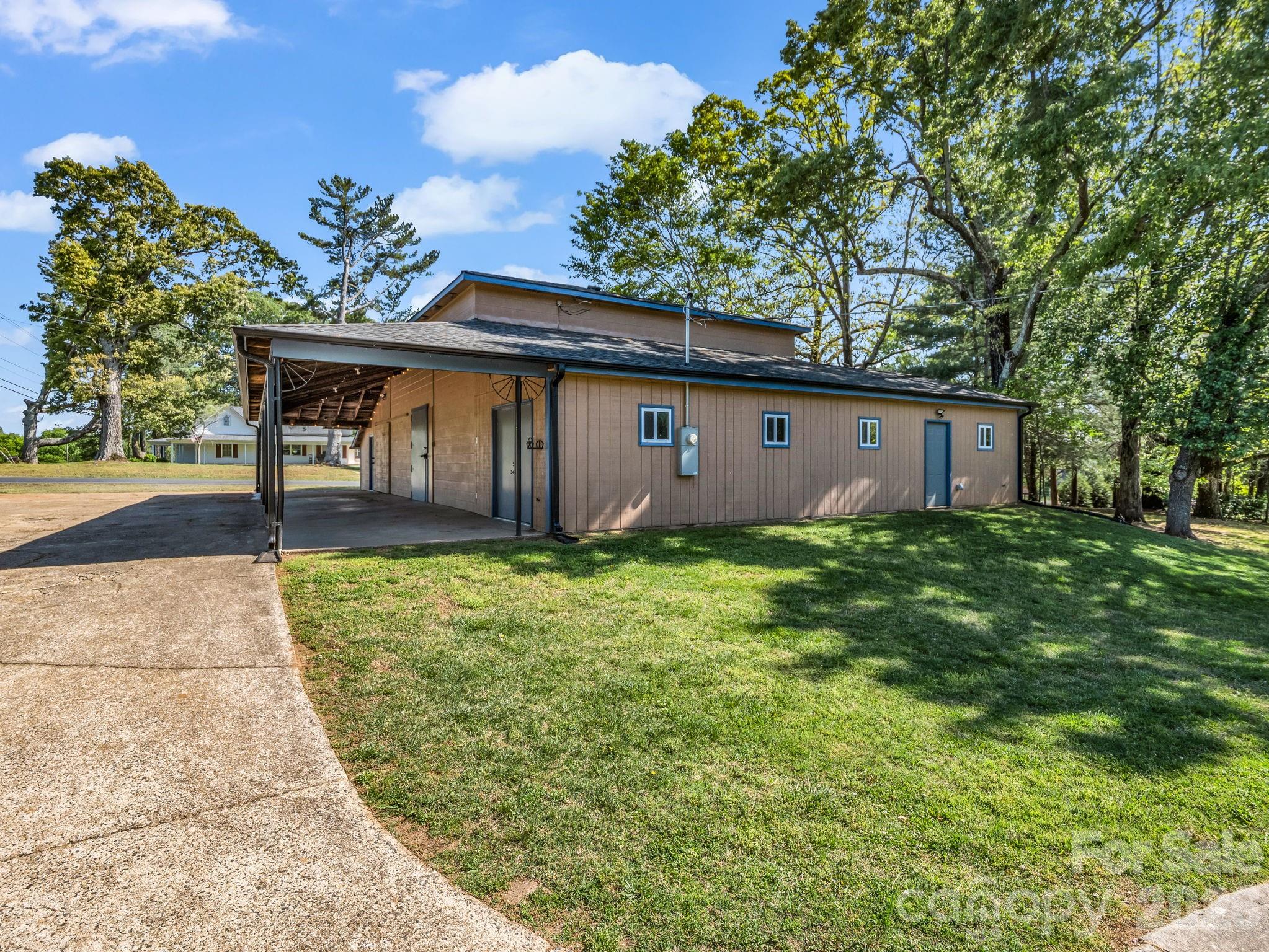 main property photo 40