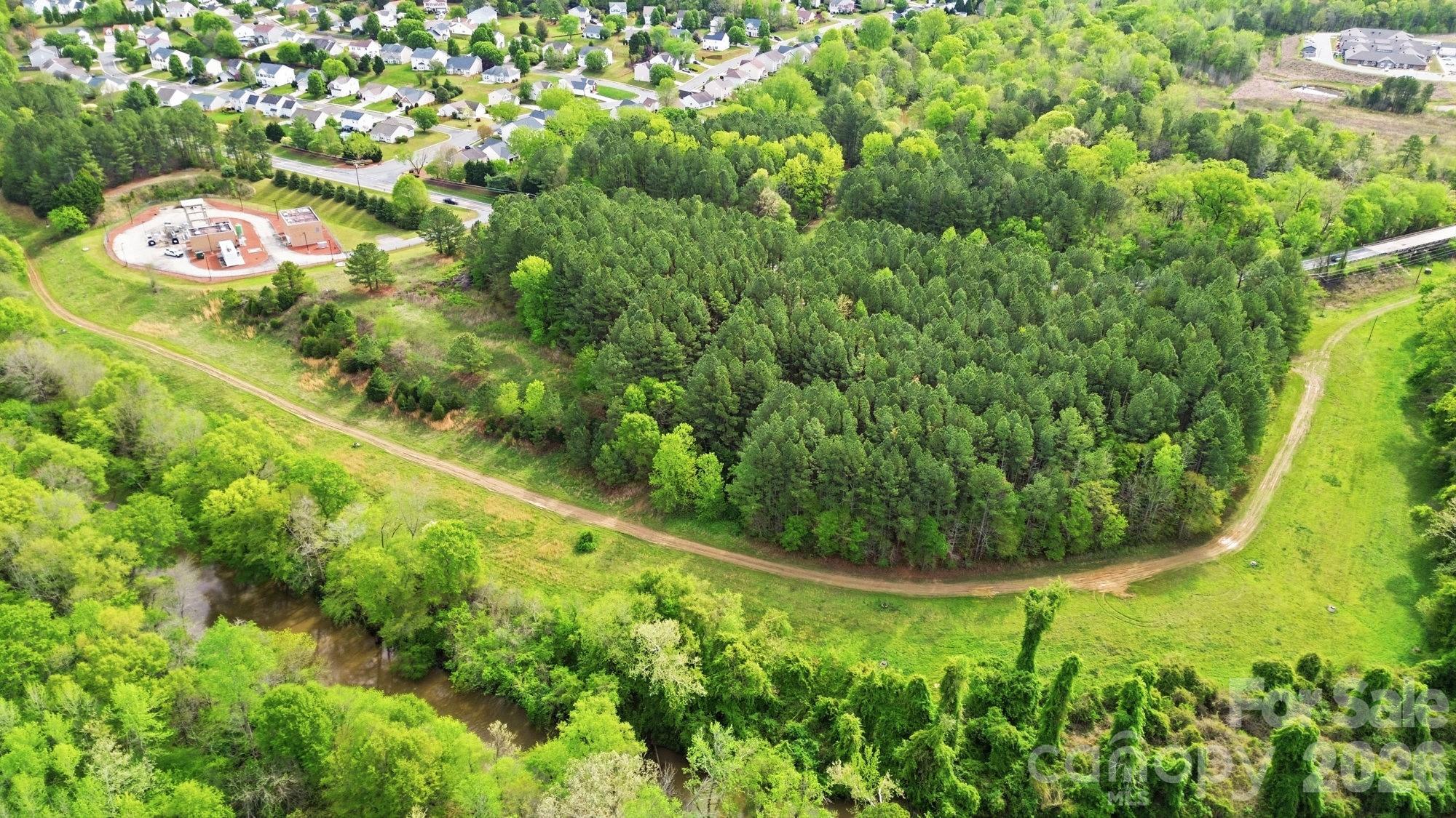 main property photo 41