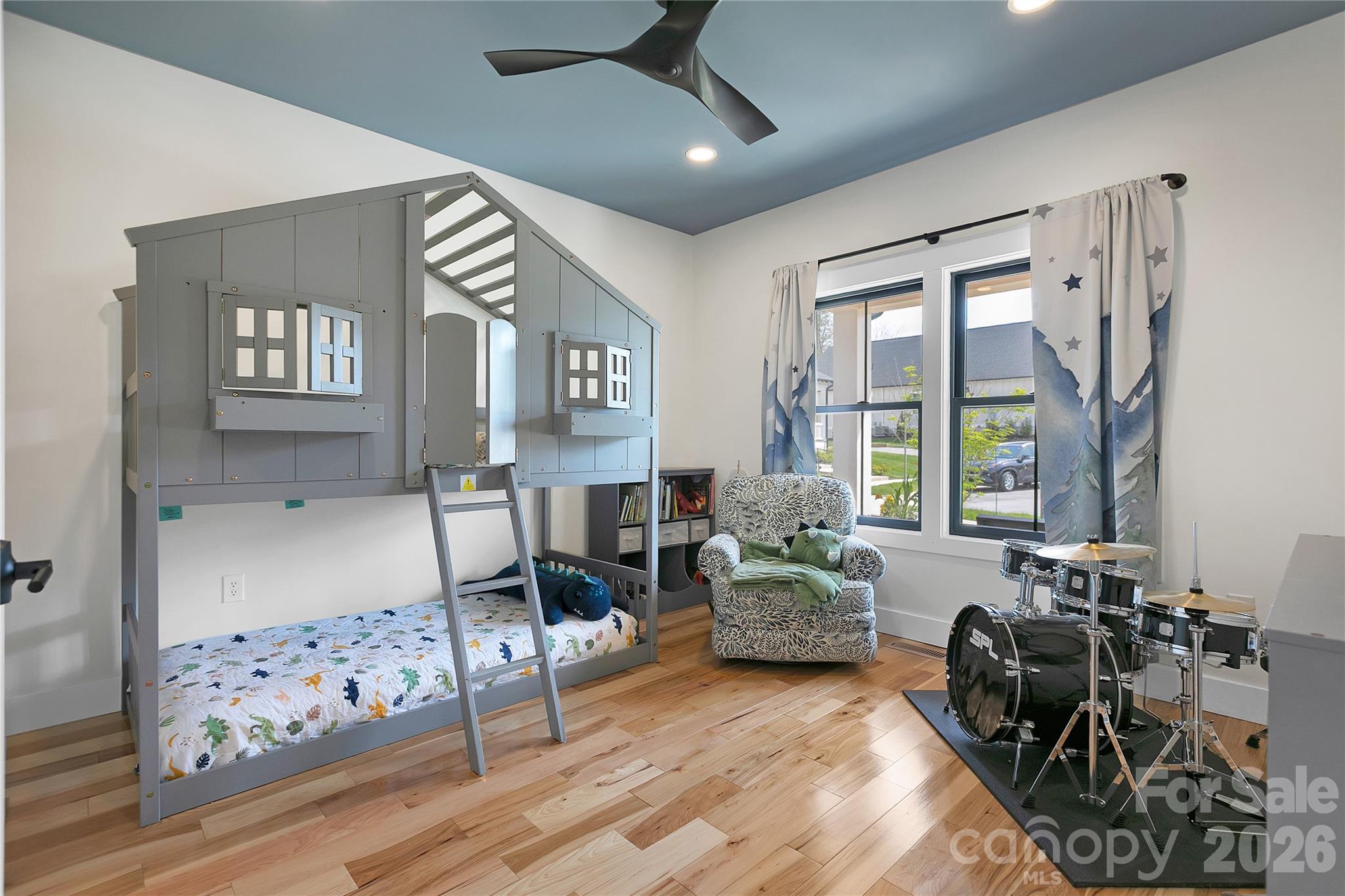 main property photo 8