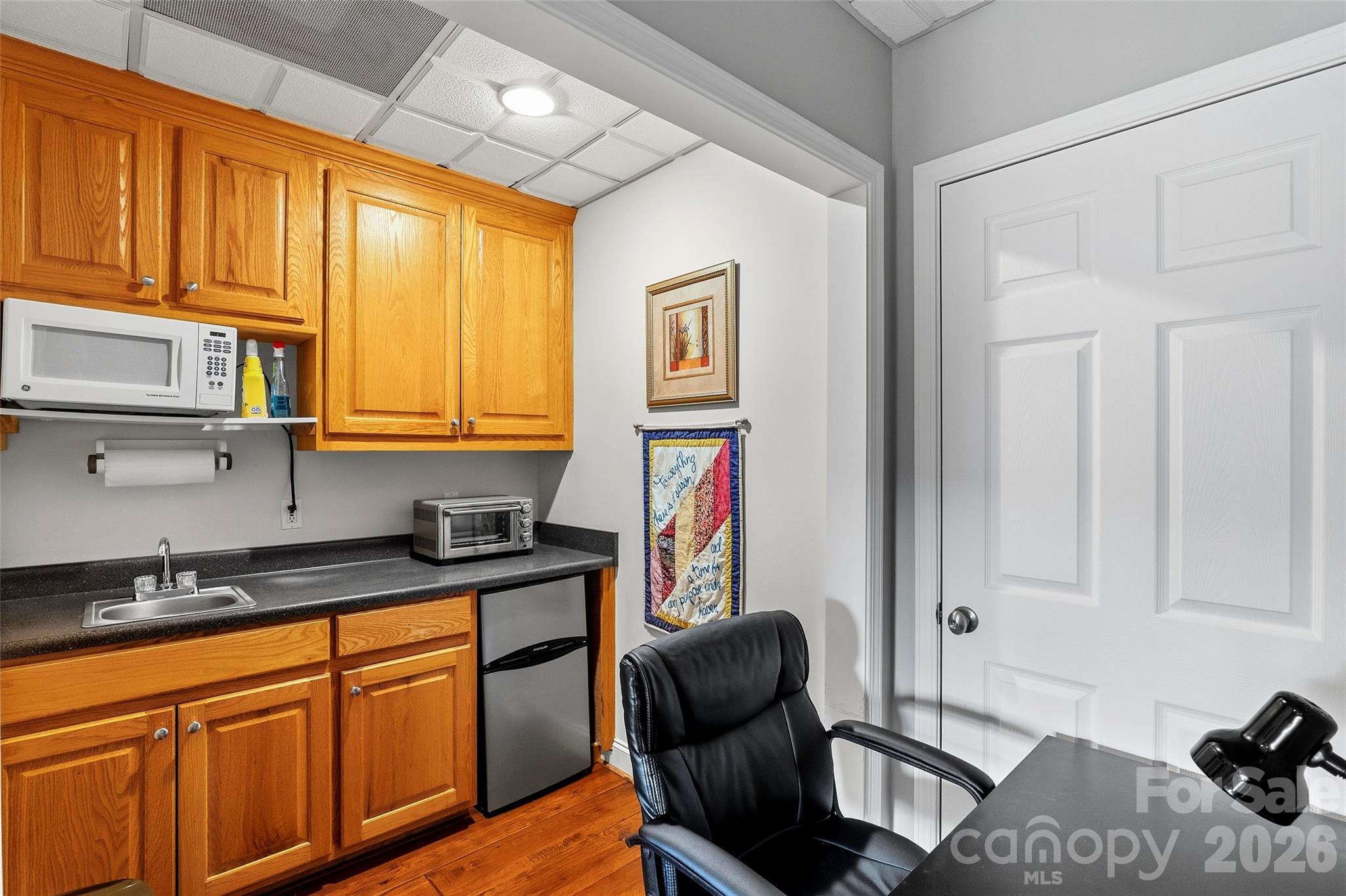 main property photo 34