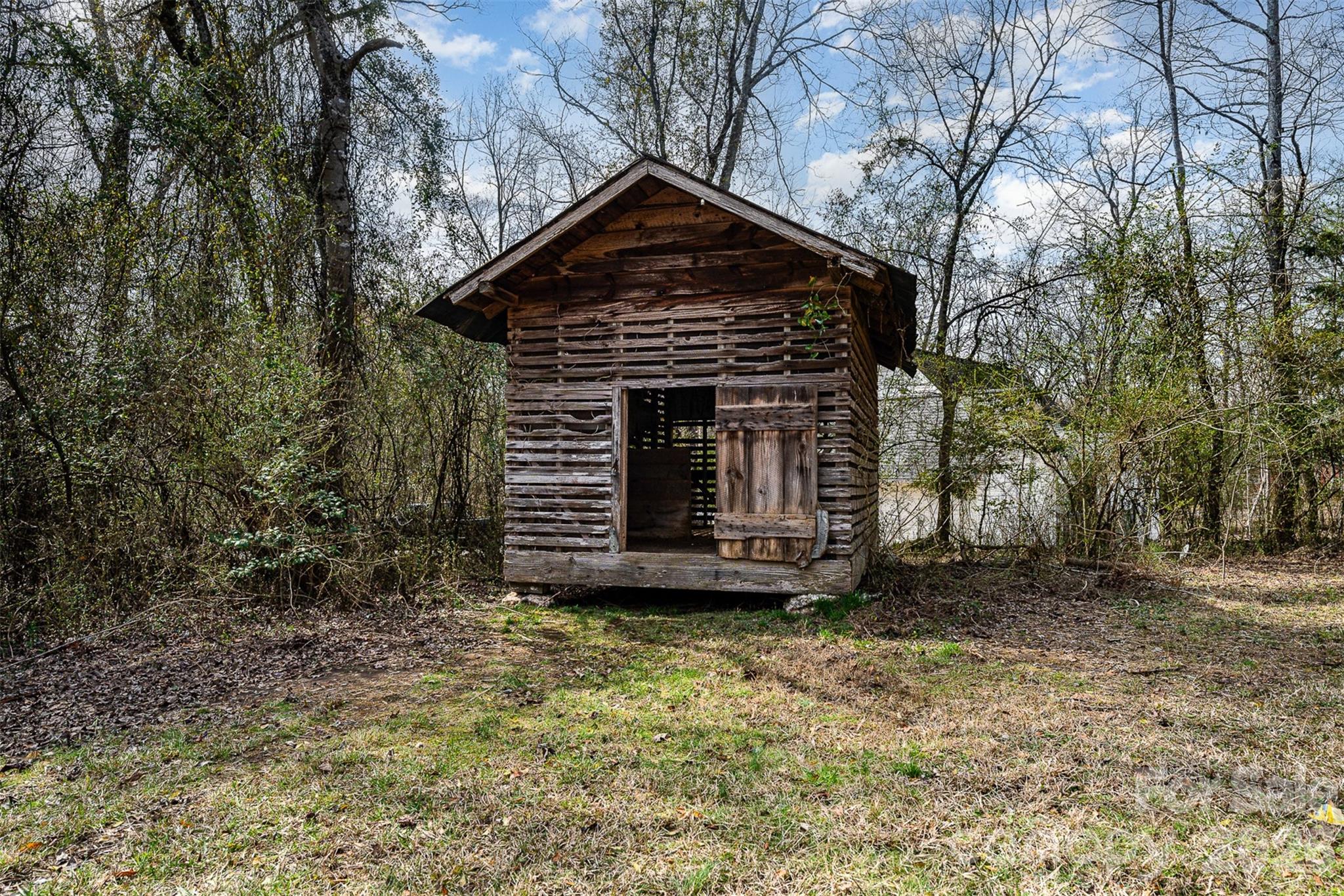 main property photo 36