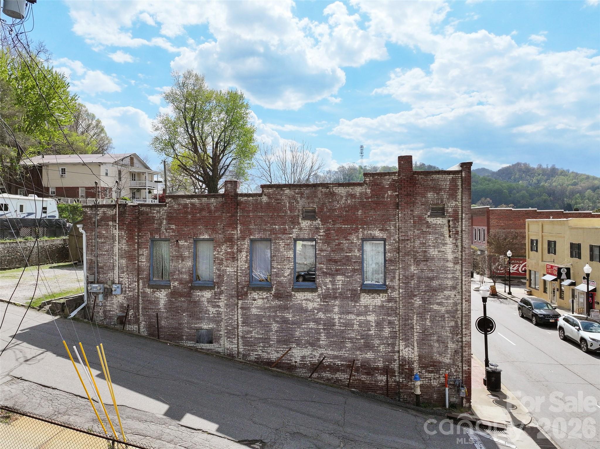 main property photo 28