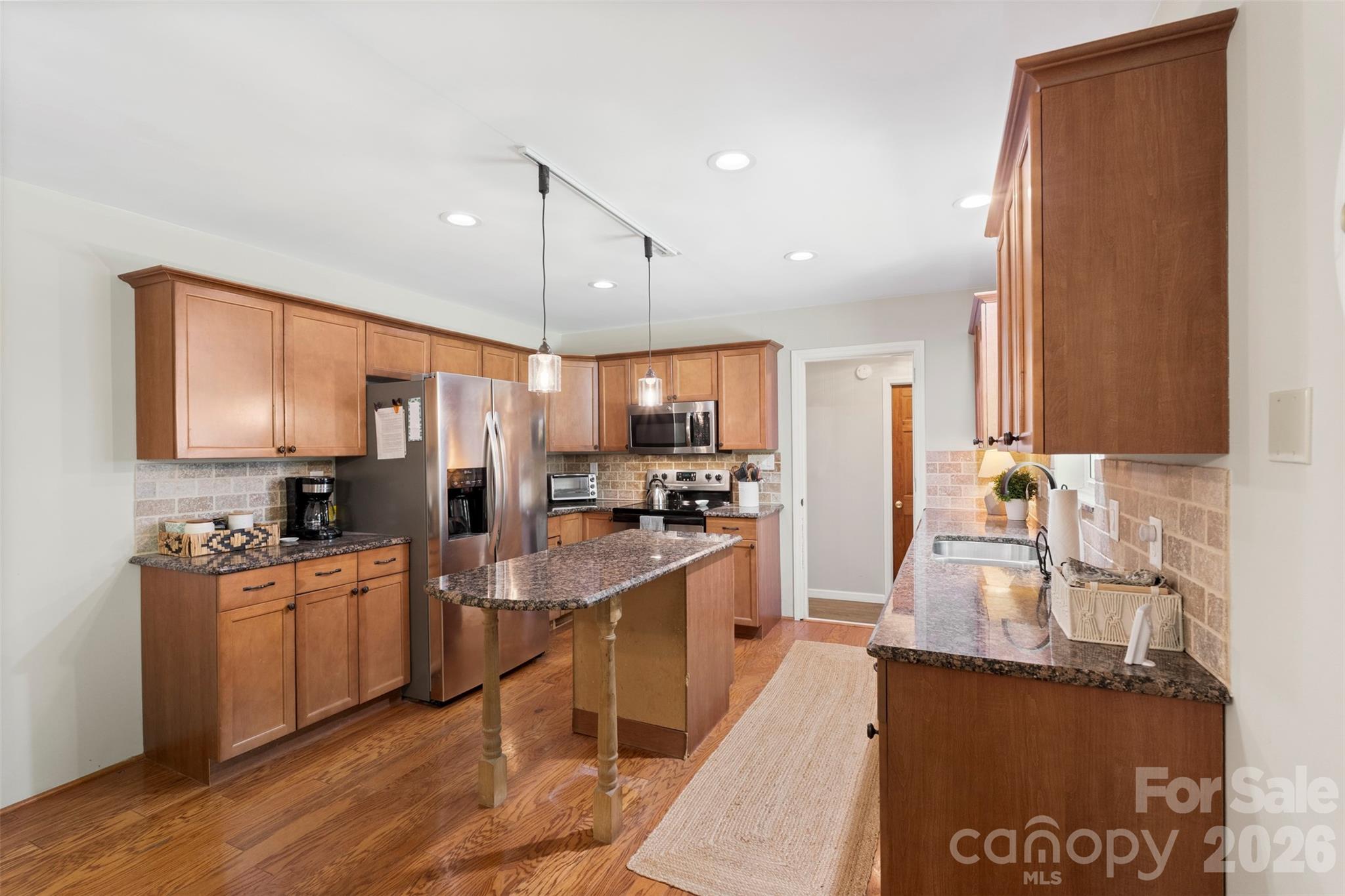 main property photo 11