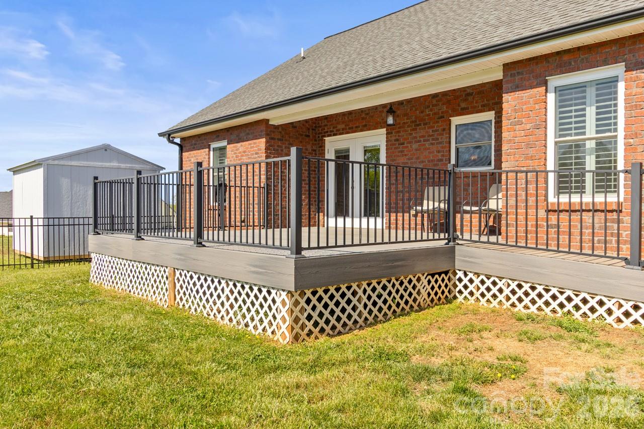 main property photo 28