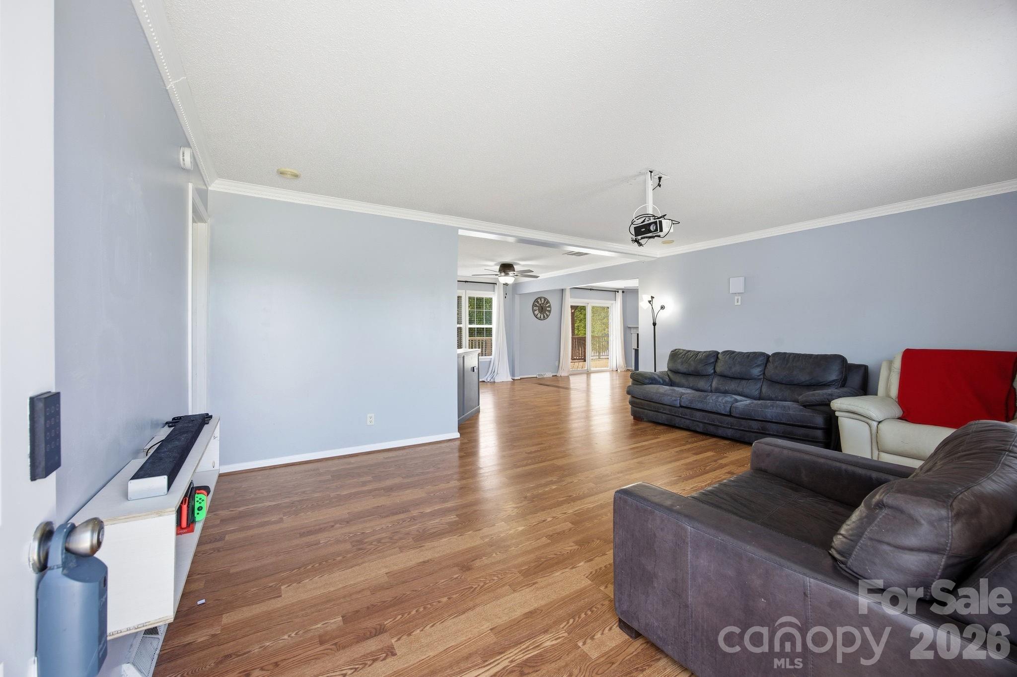 property viewer photo 18