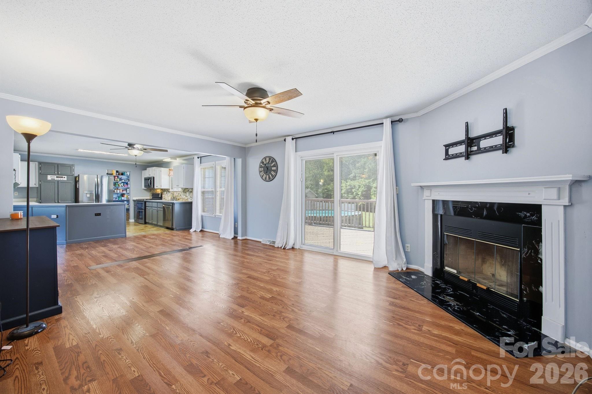 property viewer photo 2