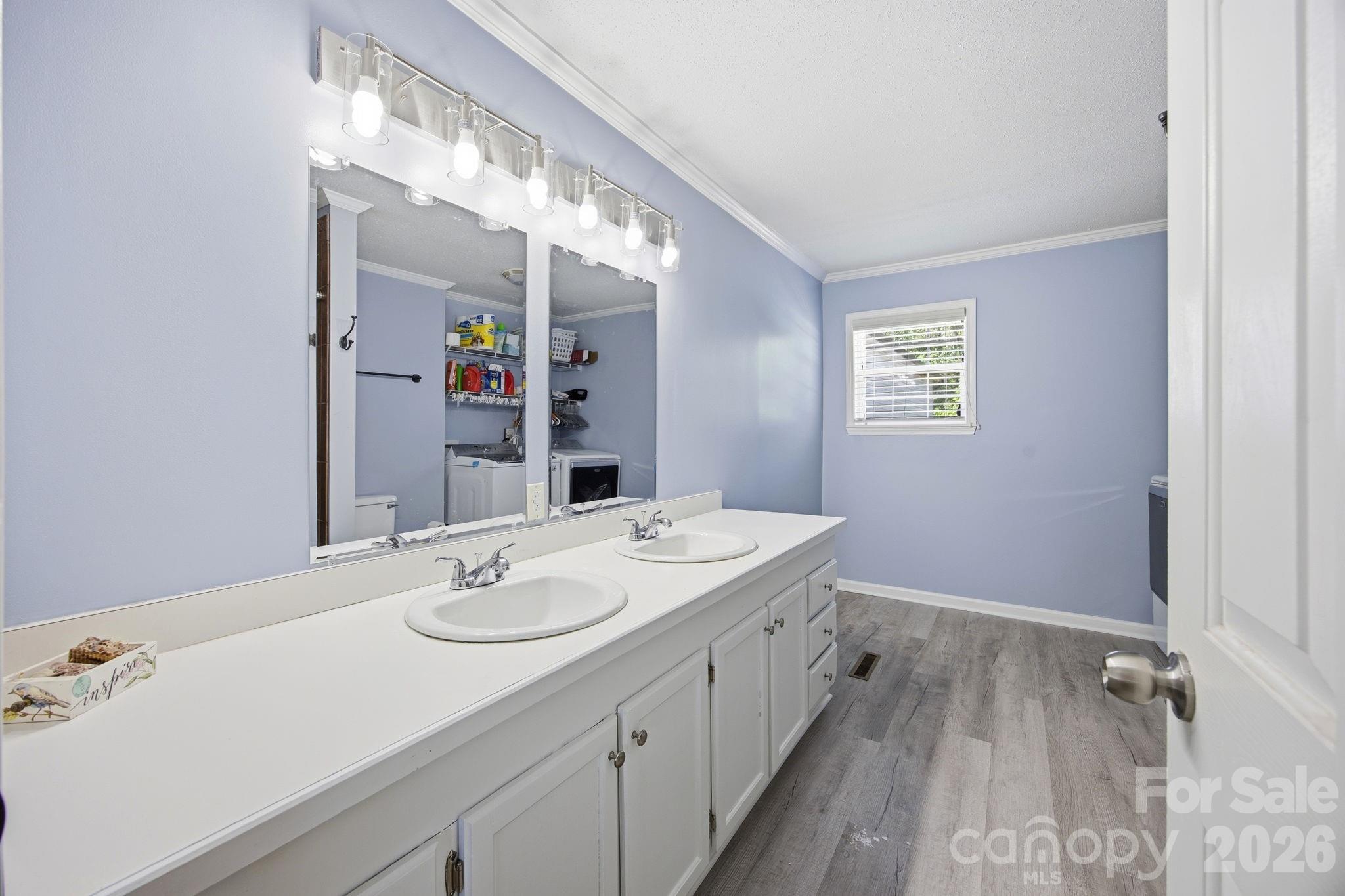 property viewer photo 27