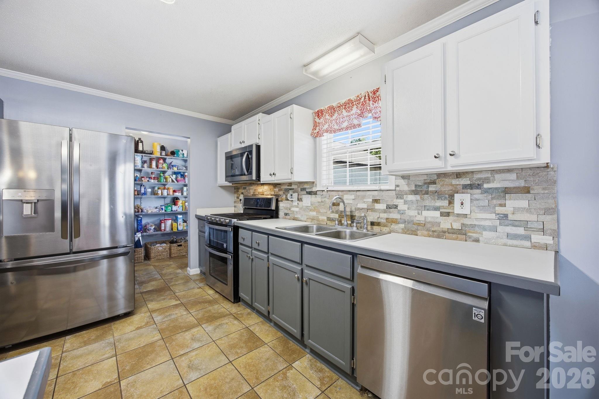 property viewer photo 3