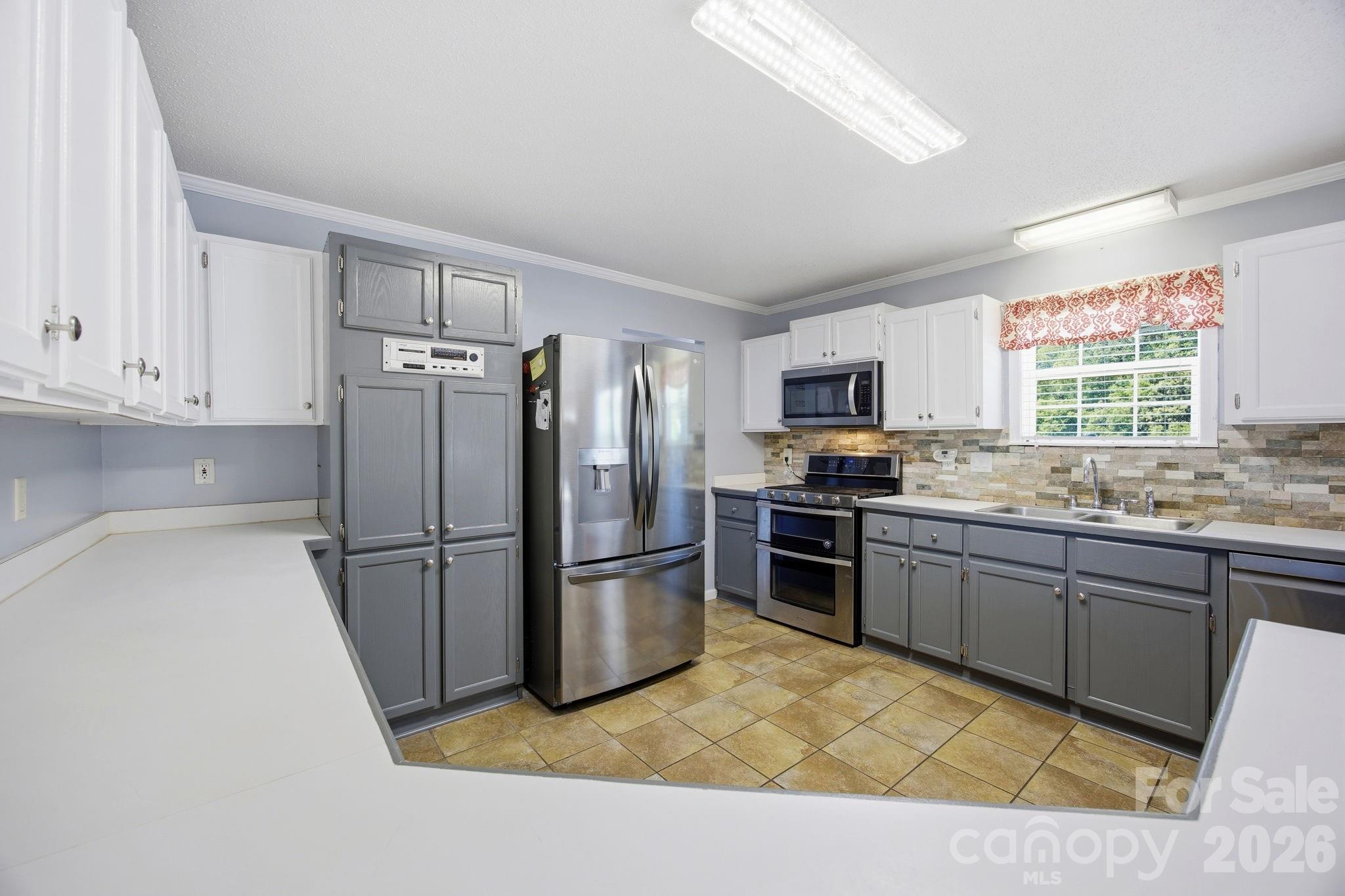property viewer photo 6