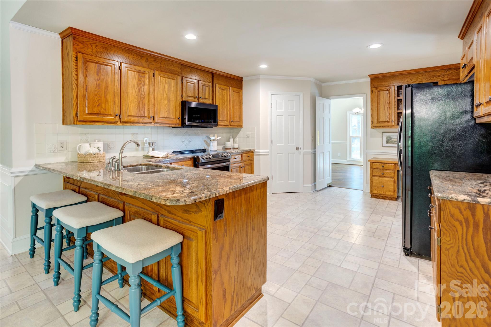 main property photo 11