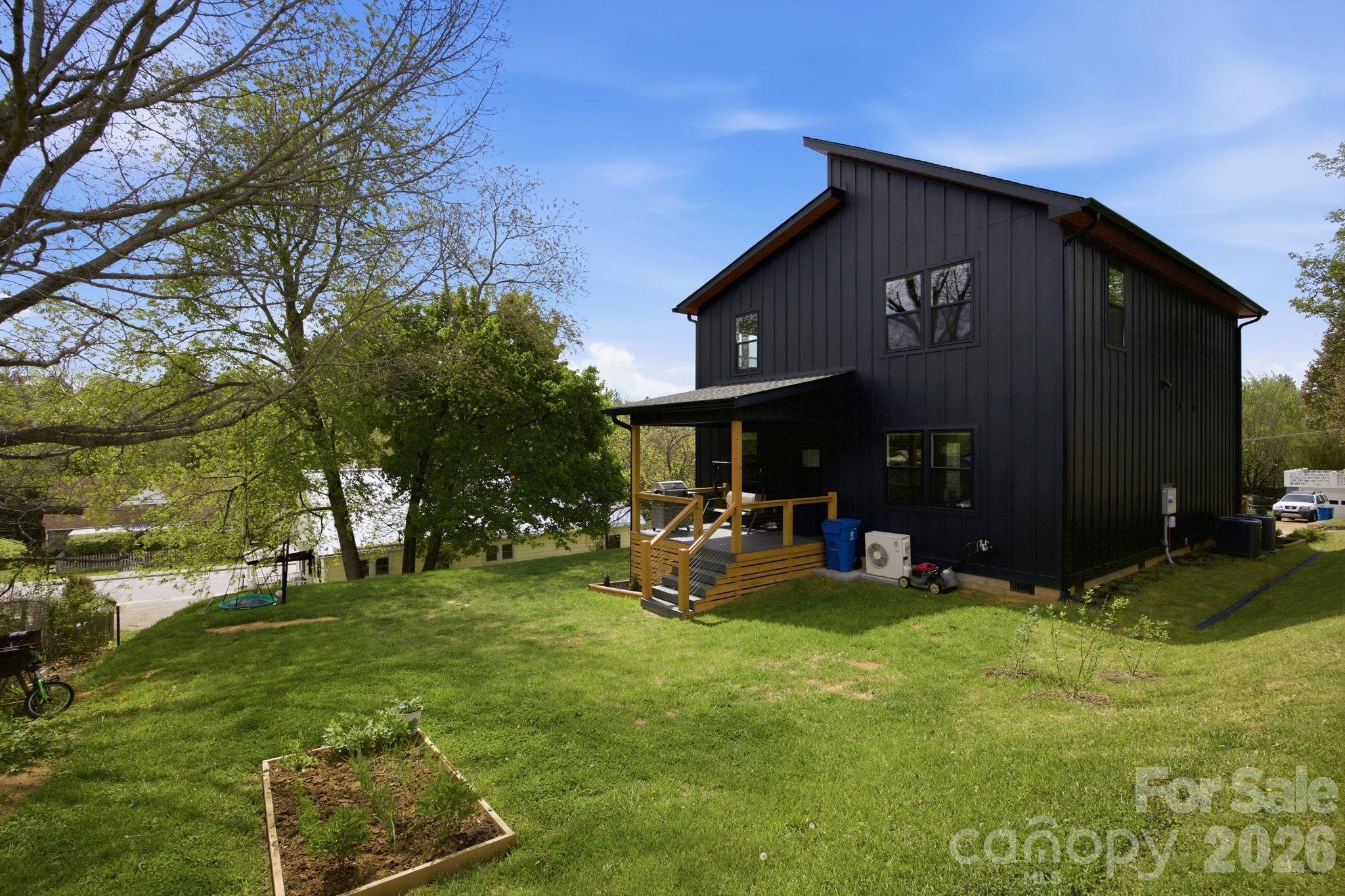 main property photo 33