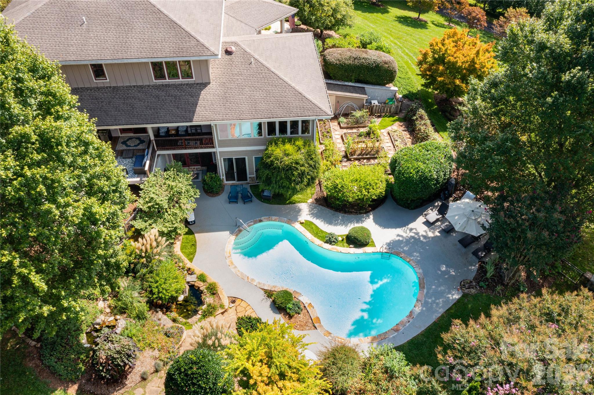 main property photo 41