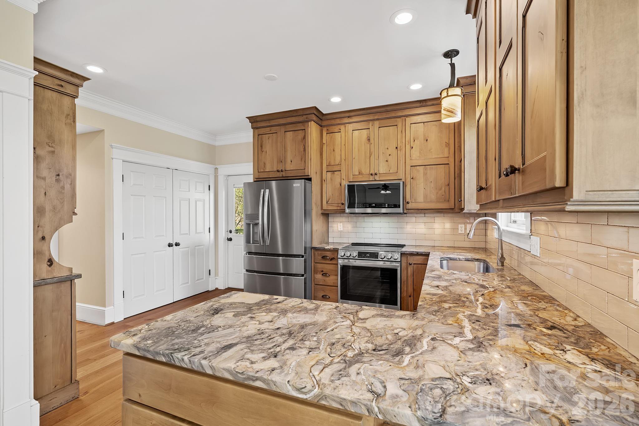 main property photo 12
